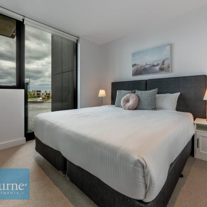 MELBOURNE PRIVATE APARTMENTS C-guestroom-One Bedroom Apartments Absolute Waterfront.jpg