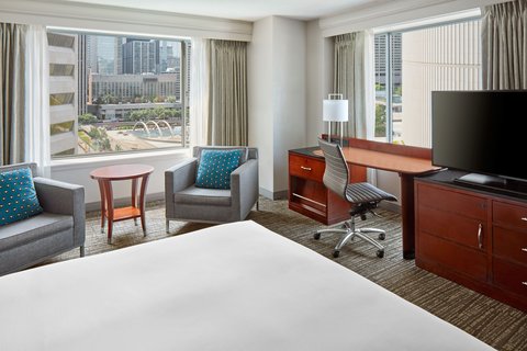 Corner King Guest Room - Nathan Phillips View