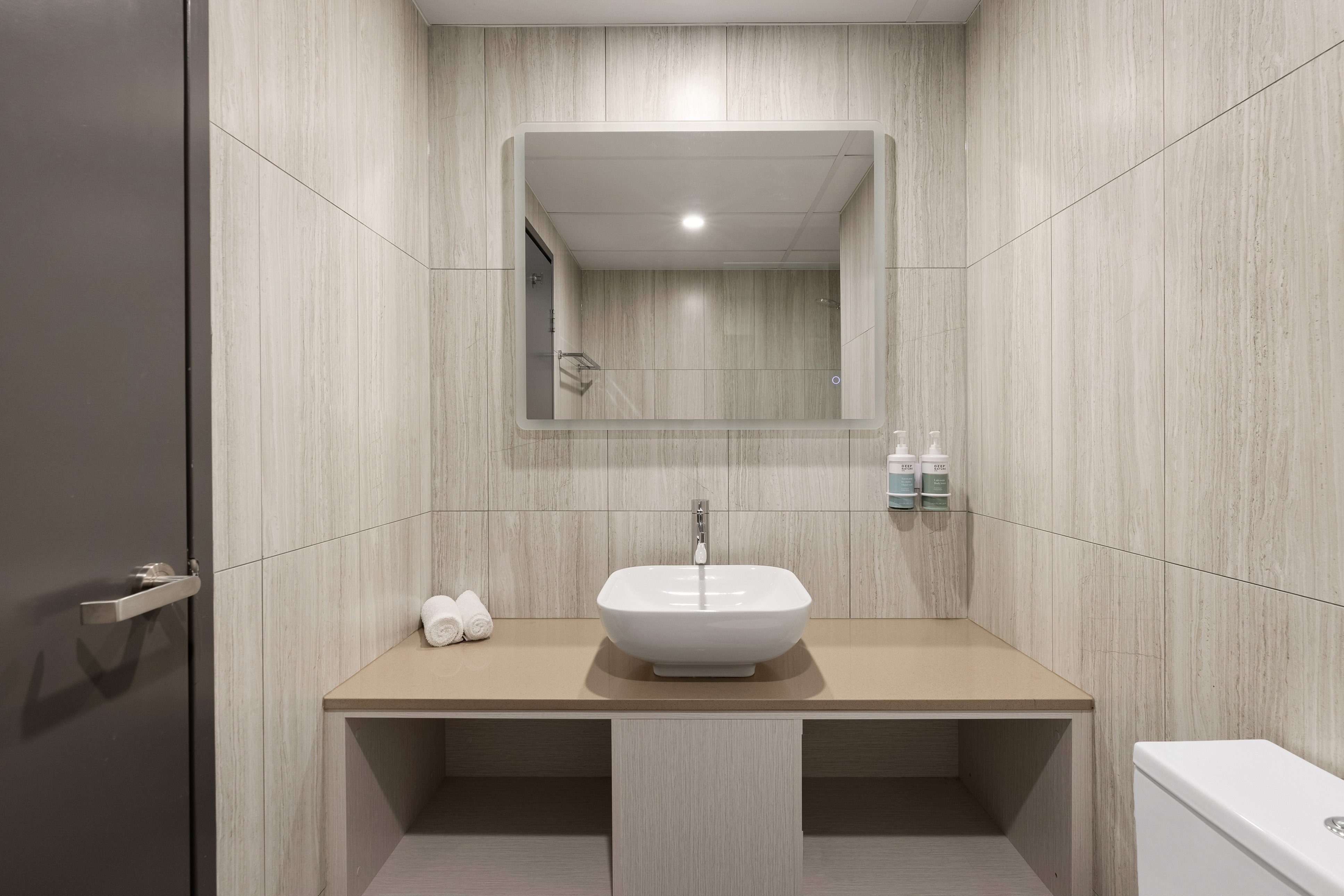 SYDNEY CENTRAL HOTEL-guestroom-Bathroom of Standard.jpg