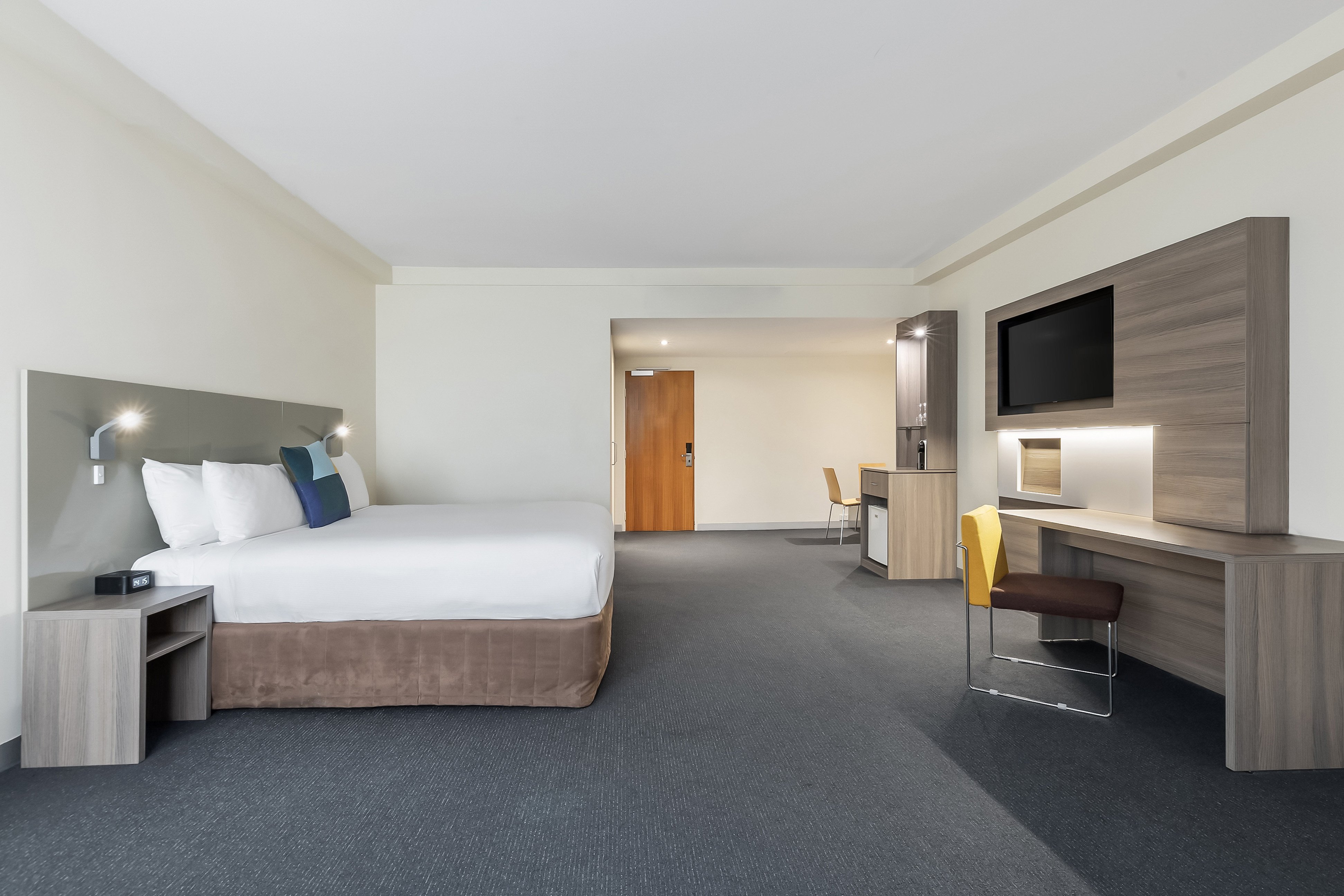 SYDNEY CENTRAL HOTEL-guestroom-Suite.jpg