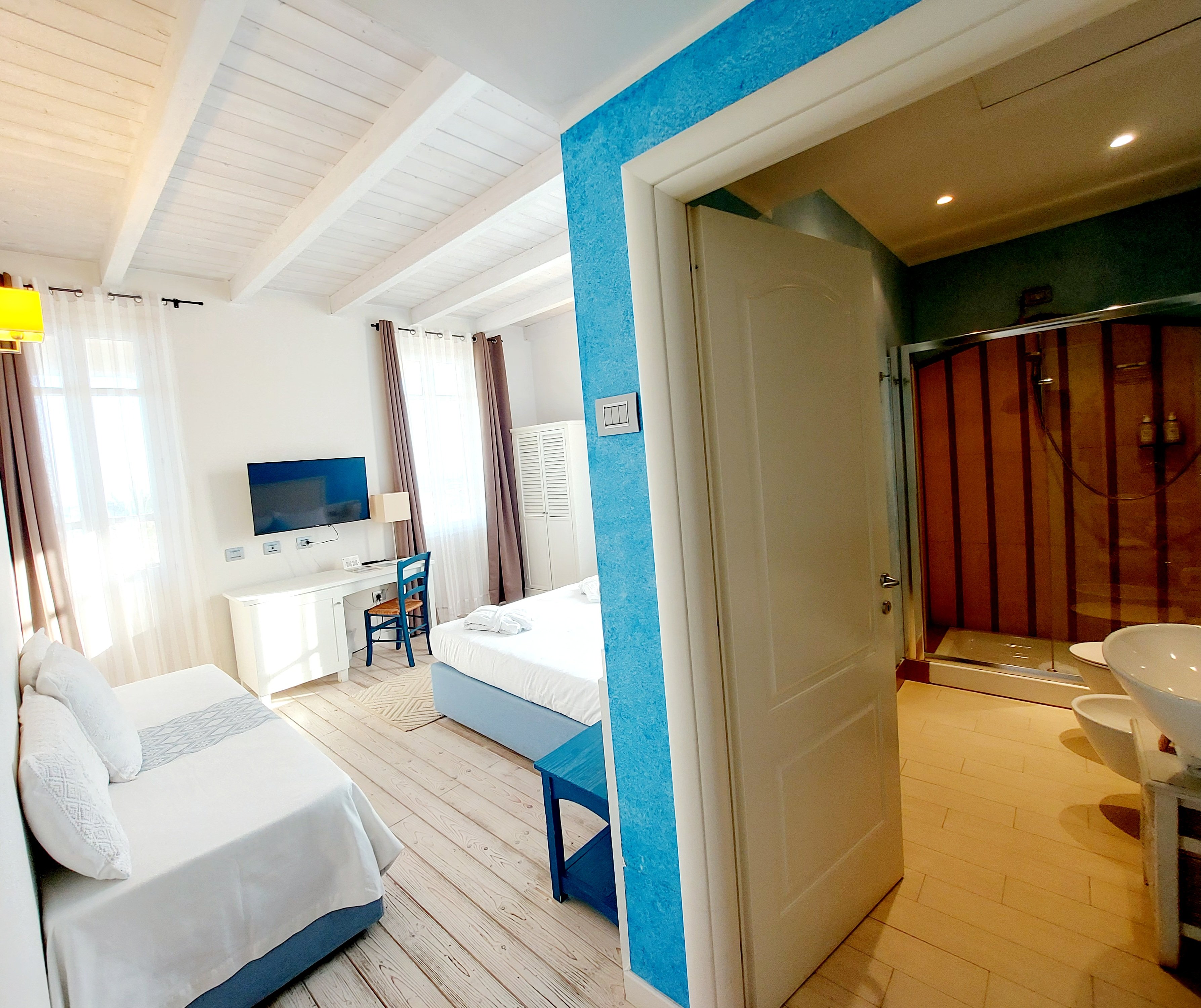 LA VILLA DEL MARE-guestroom-Guest Room.jpg