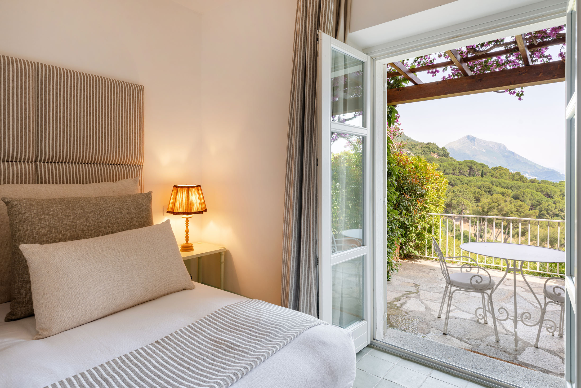 SANTAVENERE-guestroom-Camera Deluxe Vista Mare.jpg