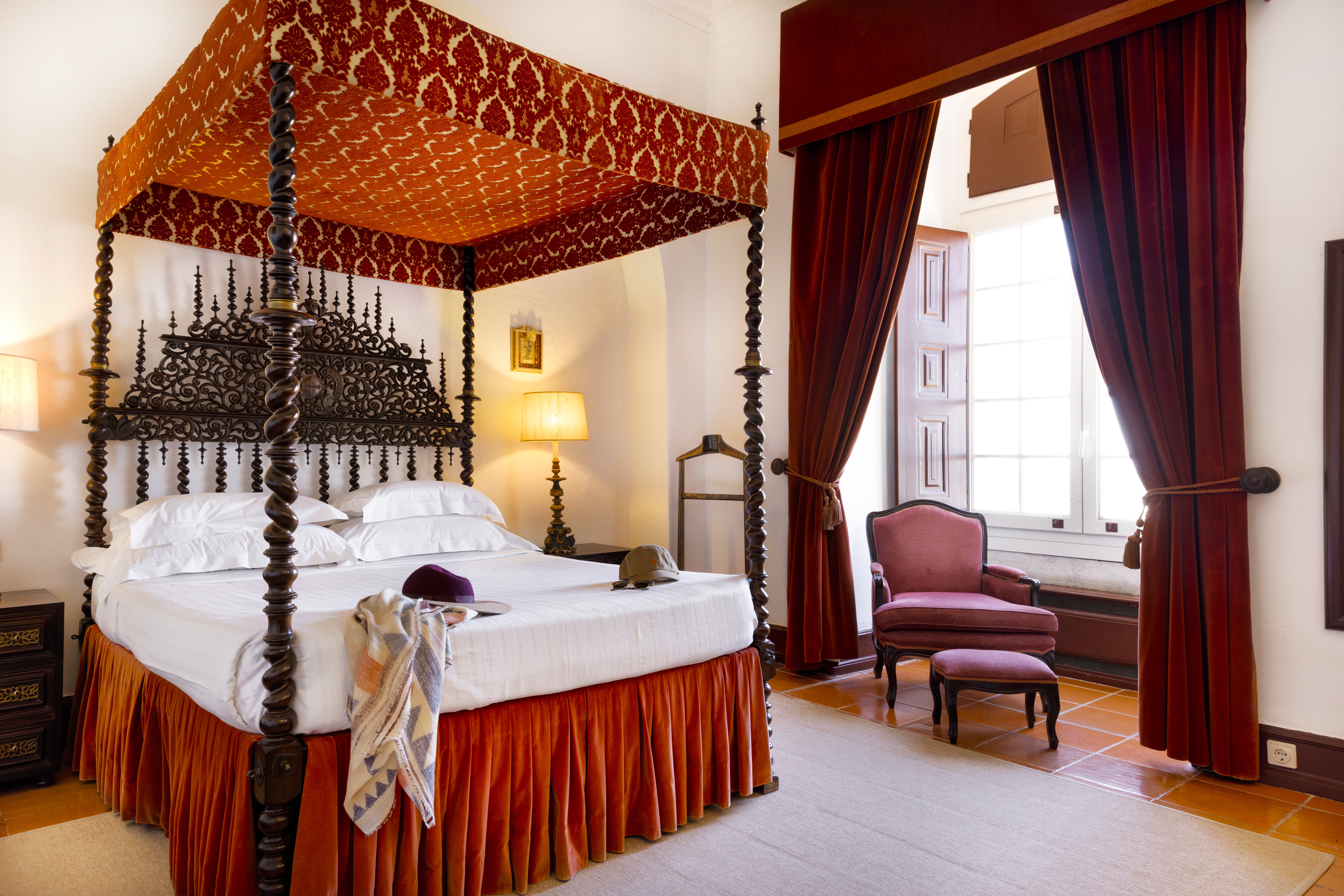 POUSADA DE ESTREMOZ-guestroom-Pousada Castelo Estremoz Bedroom Junior Suite.jpg