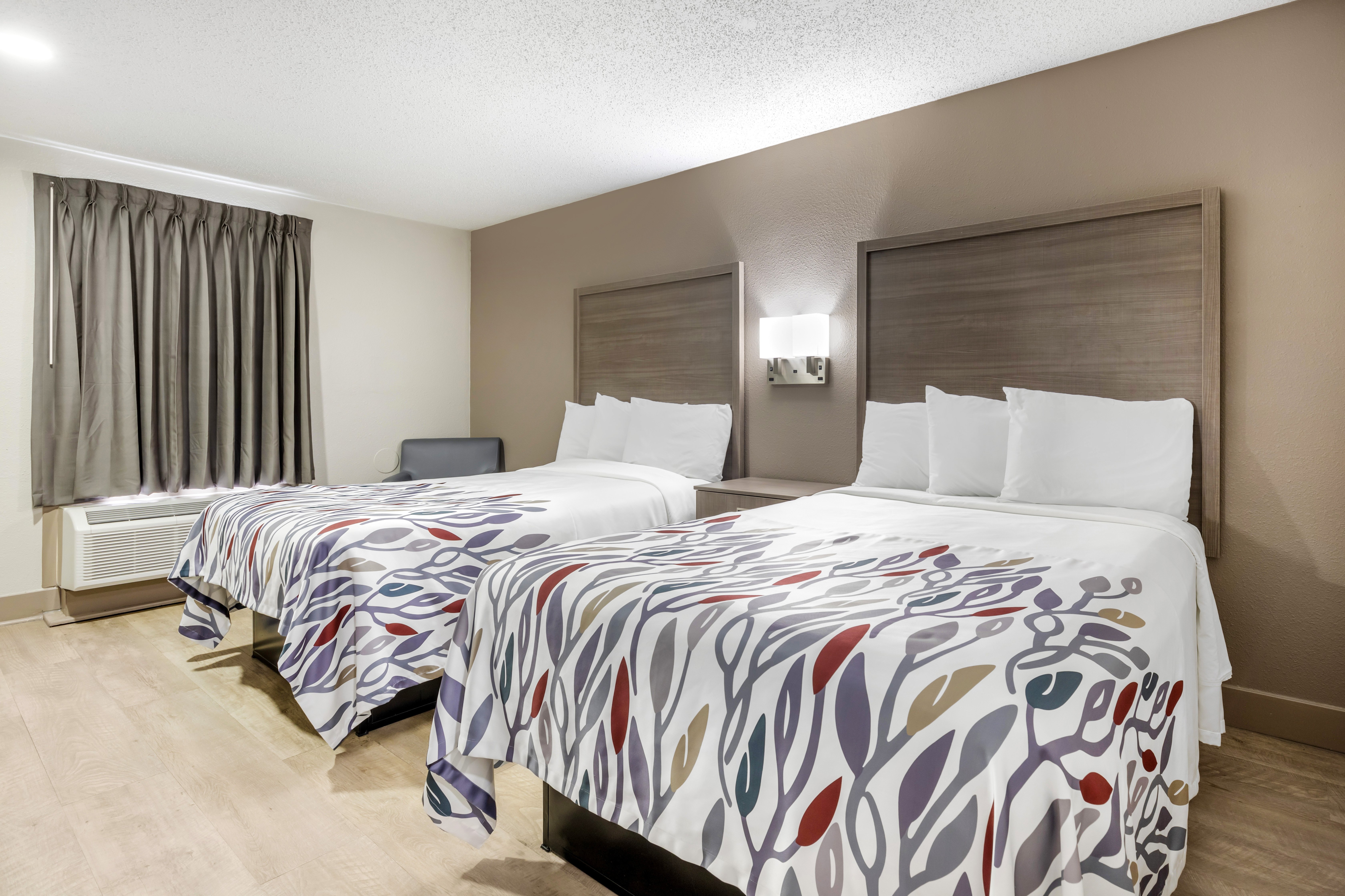 RED ROOF NEWPORT NEWS-guestroom-Deluxe Full.jpg