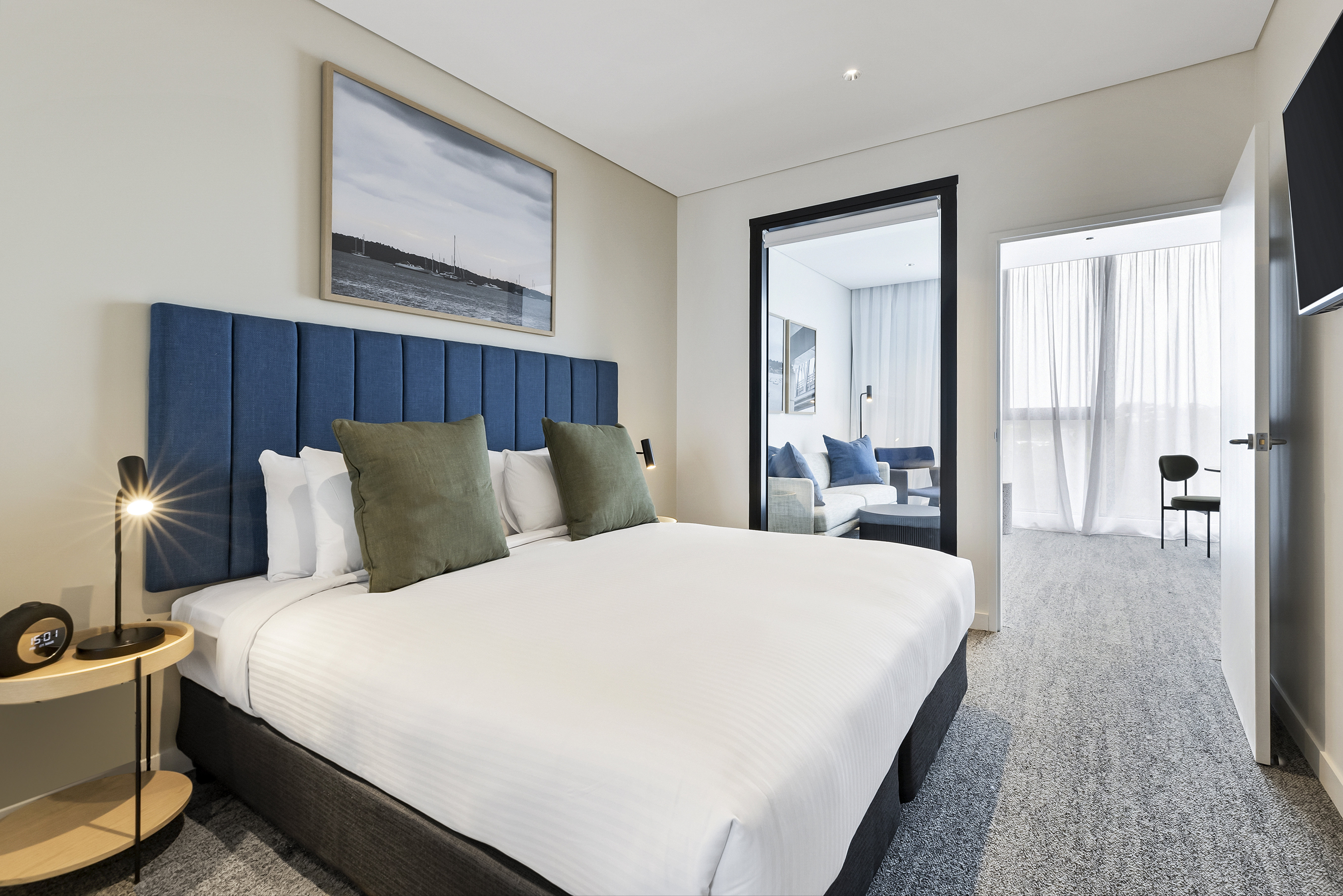 QUEST WOOLOOWARE BAY-guestroom-Bedroom.jpg