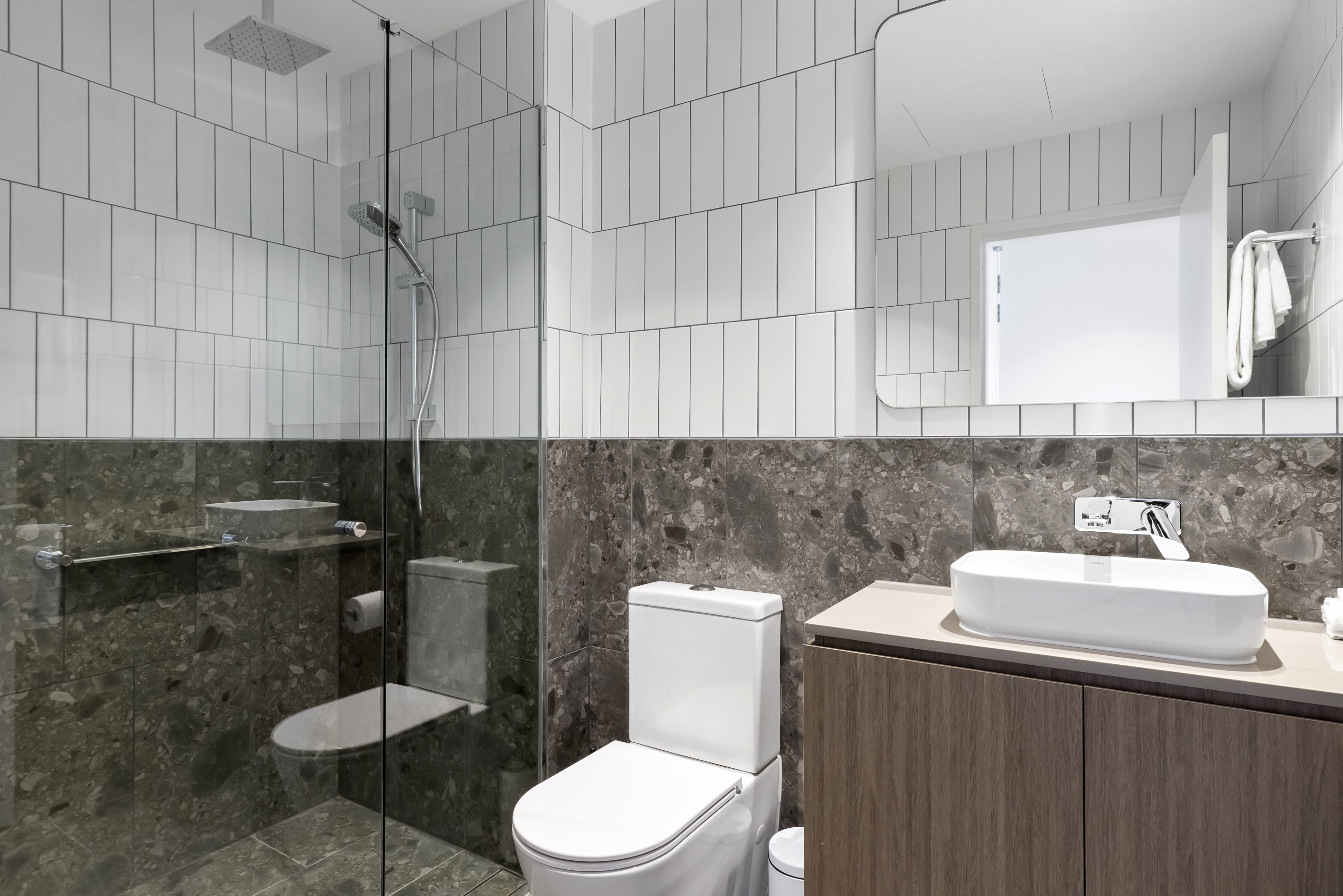 QUEST WOOLOOWARE BAY-guestroom-Bathroom.jpg