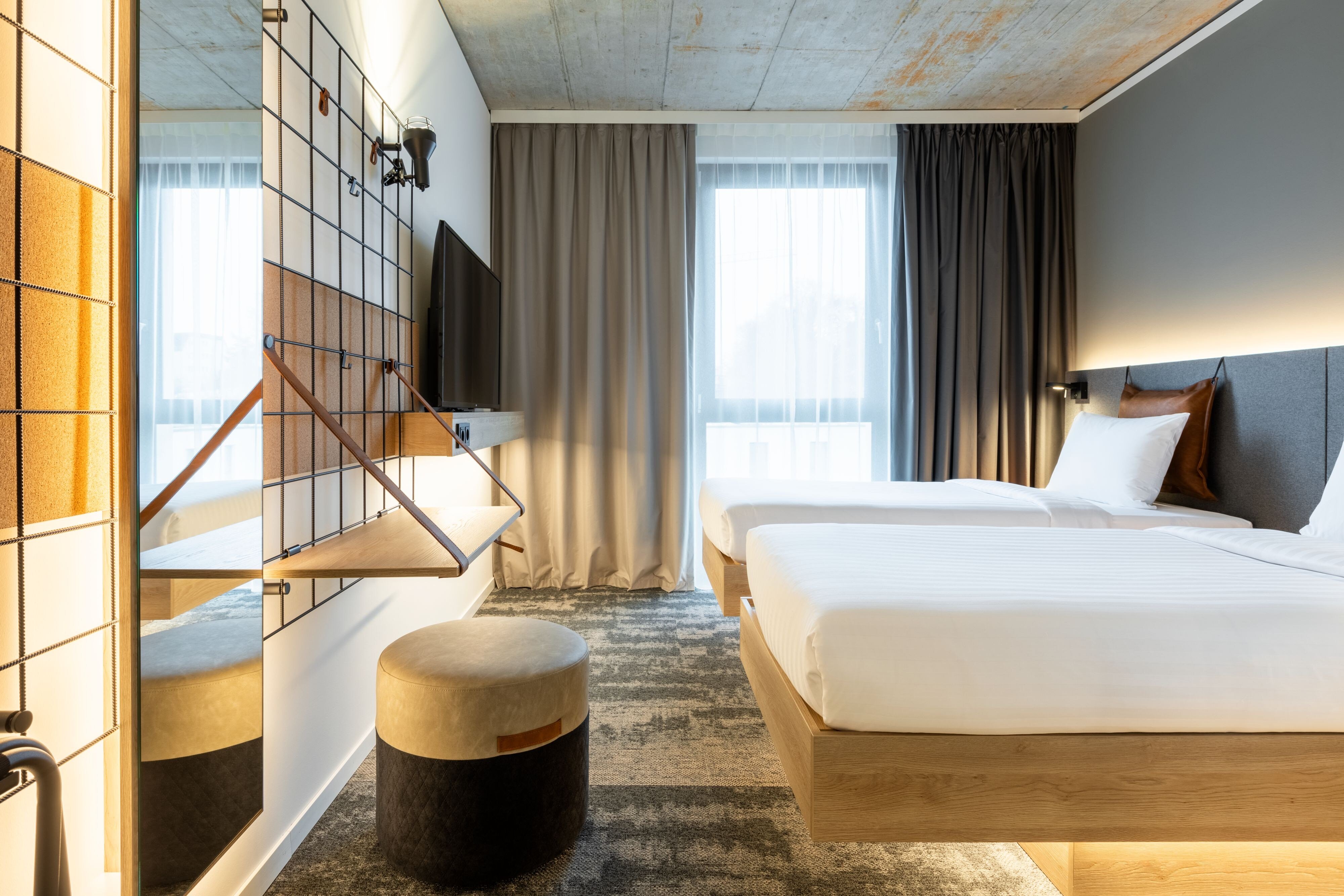 Moxy Outletcity Metzingen-guestroom-Moxy Twin Sleeper.jpg