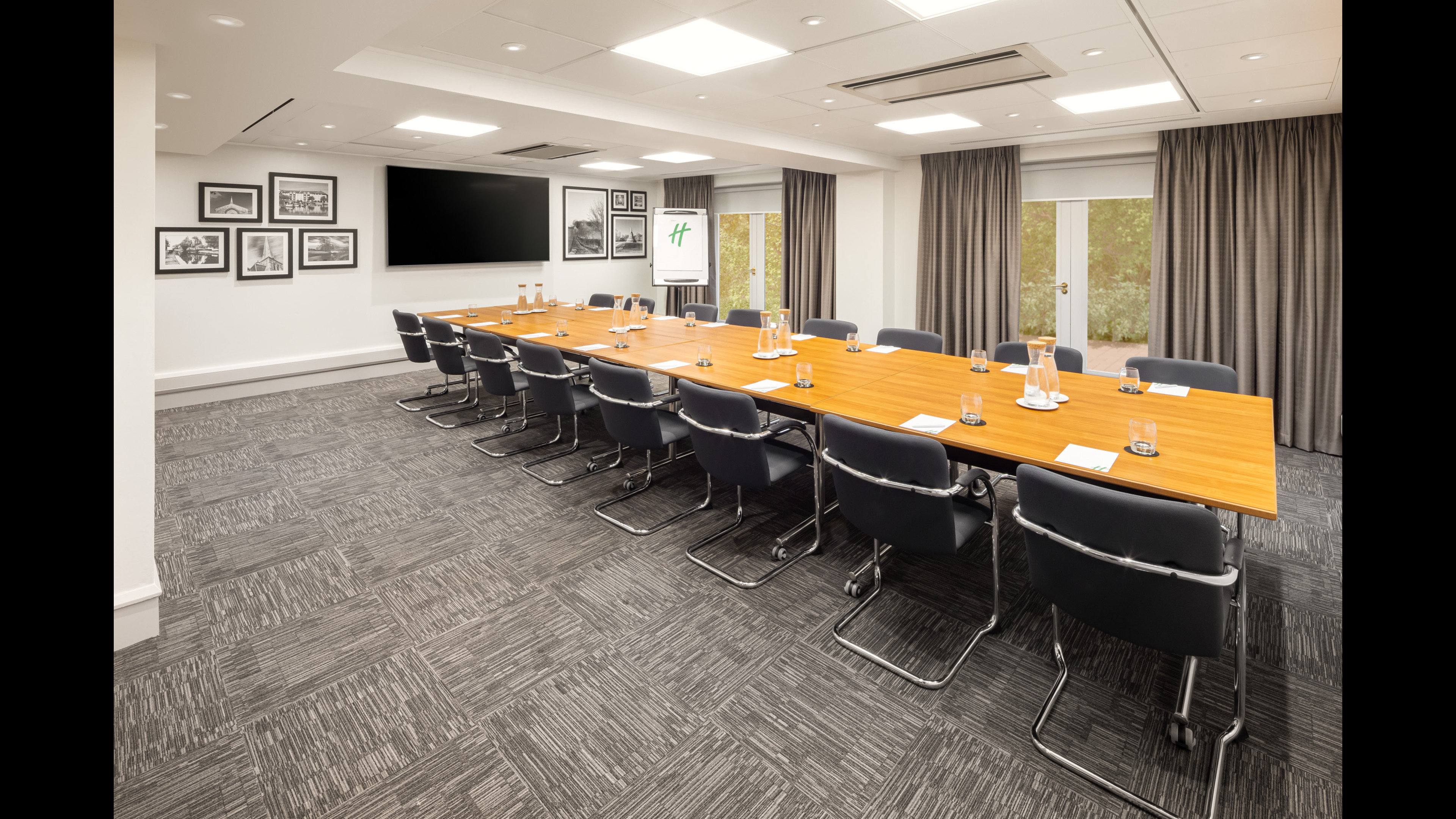 HOLIDAY INN HEMEL HEMPSTEAD M1 BY I-guestroom-Apsley Suite .jpg