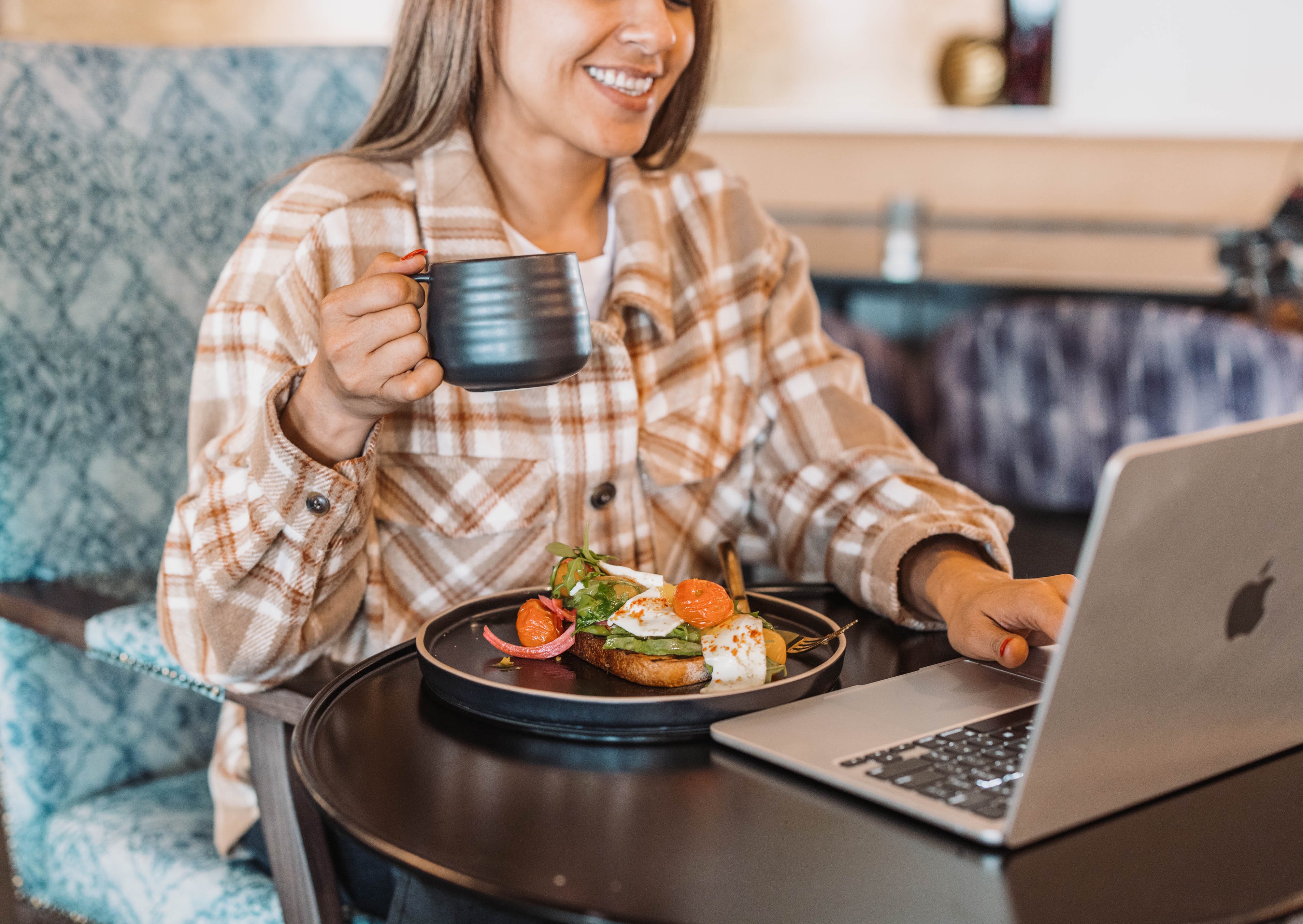 HOTEL INDIGO SPRING WOODLANDS AREA-guestroom-Grab a bite to eat at Crudo while checking in on work..jpg