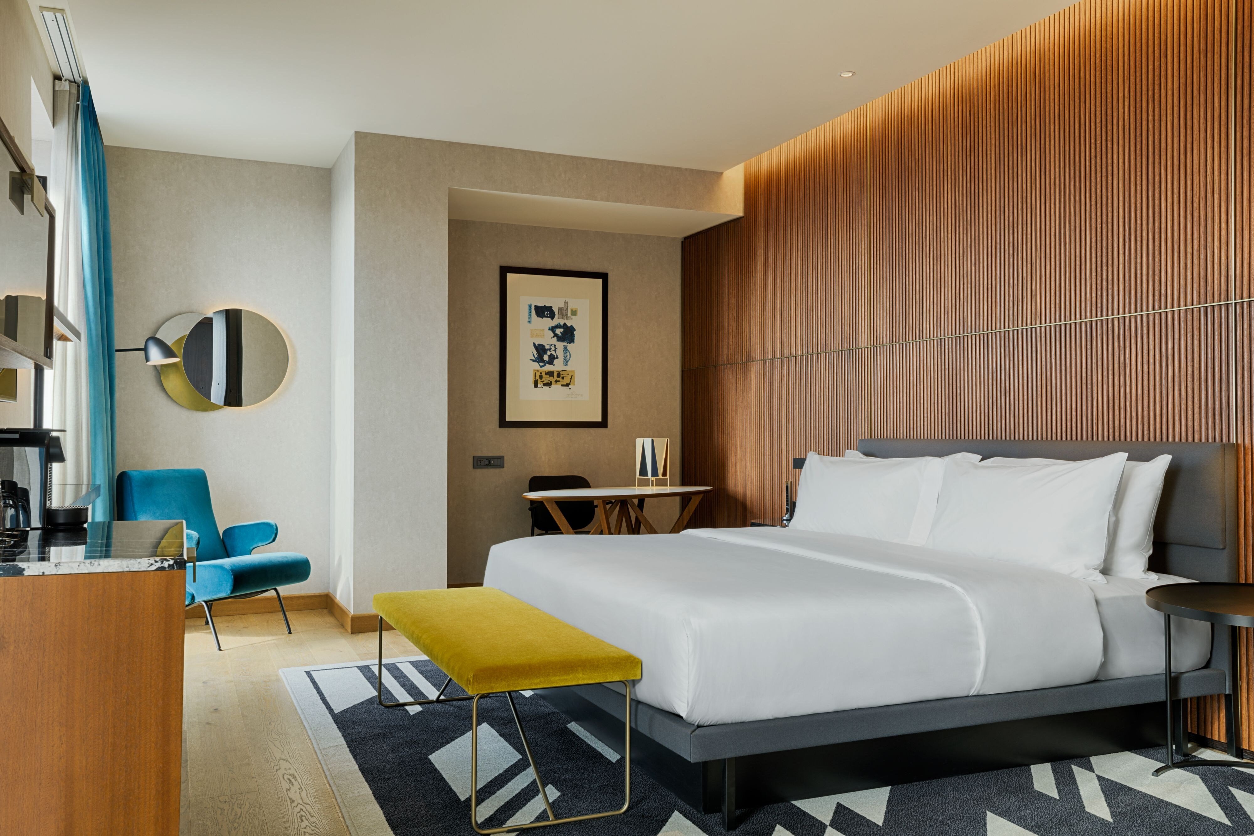 Le Meridien Batumi-guestroom-King Classic Room.jpg