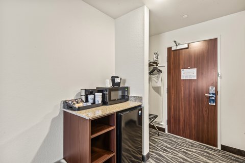 Double Queen Guestroom