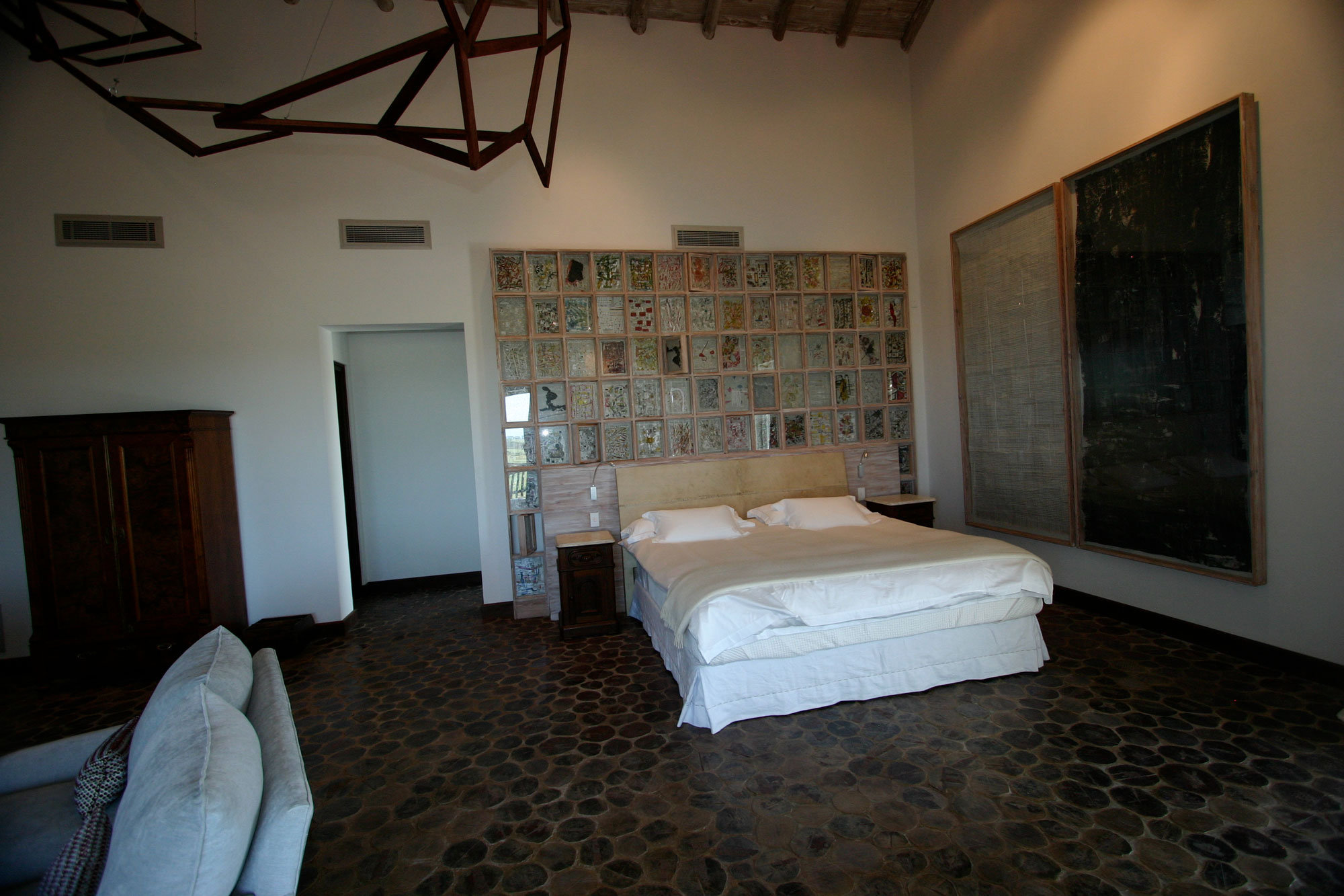 ESTANCIA VIK JOSE IGNACIO-guestroom-MASTER SUITE LEGRAND.jpg