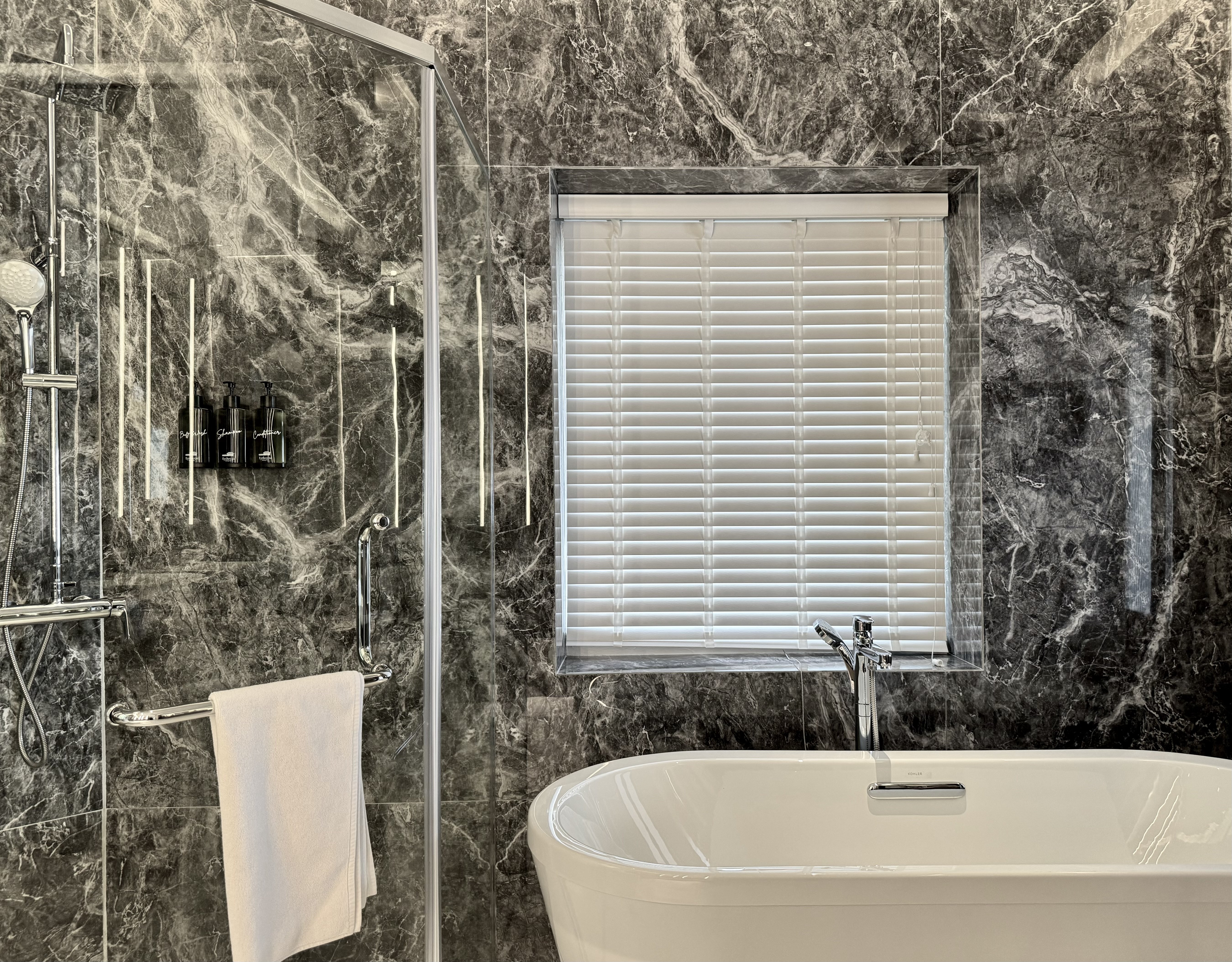 EYTHROPE BOUTIQUE VILLA-guestroom-Lacewing Bathroom.jpg