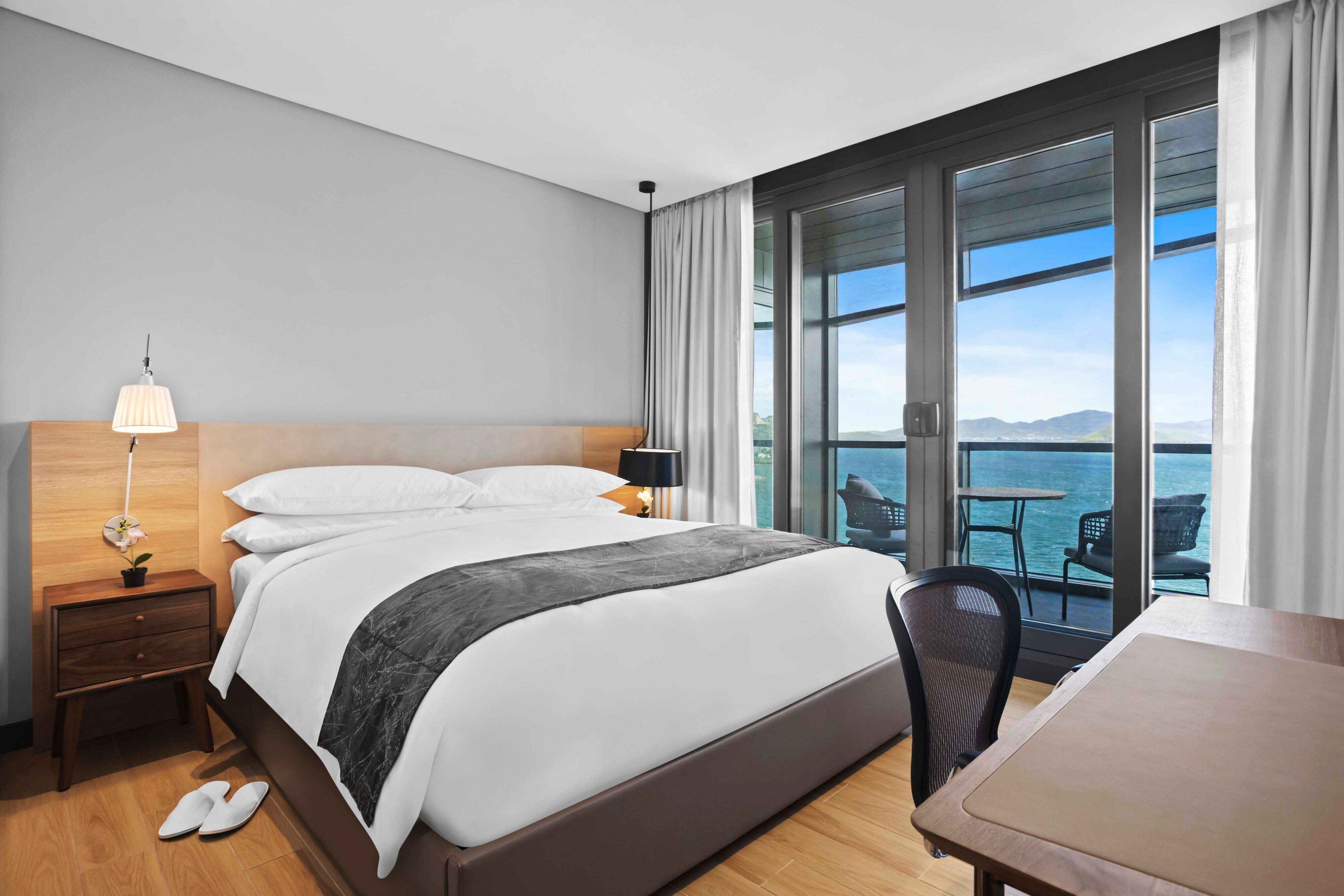 Marriott Executive Apartments Port Moresby-guestroom-Junior Suite.jpg