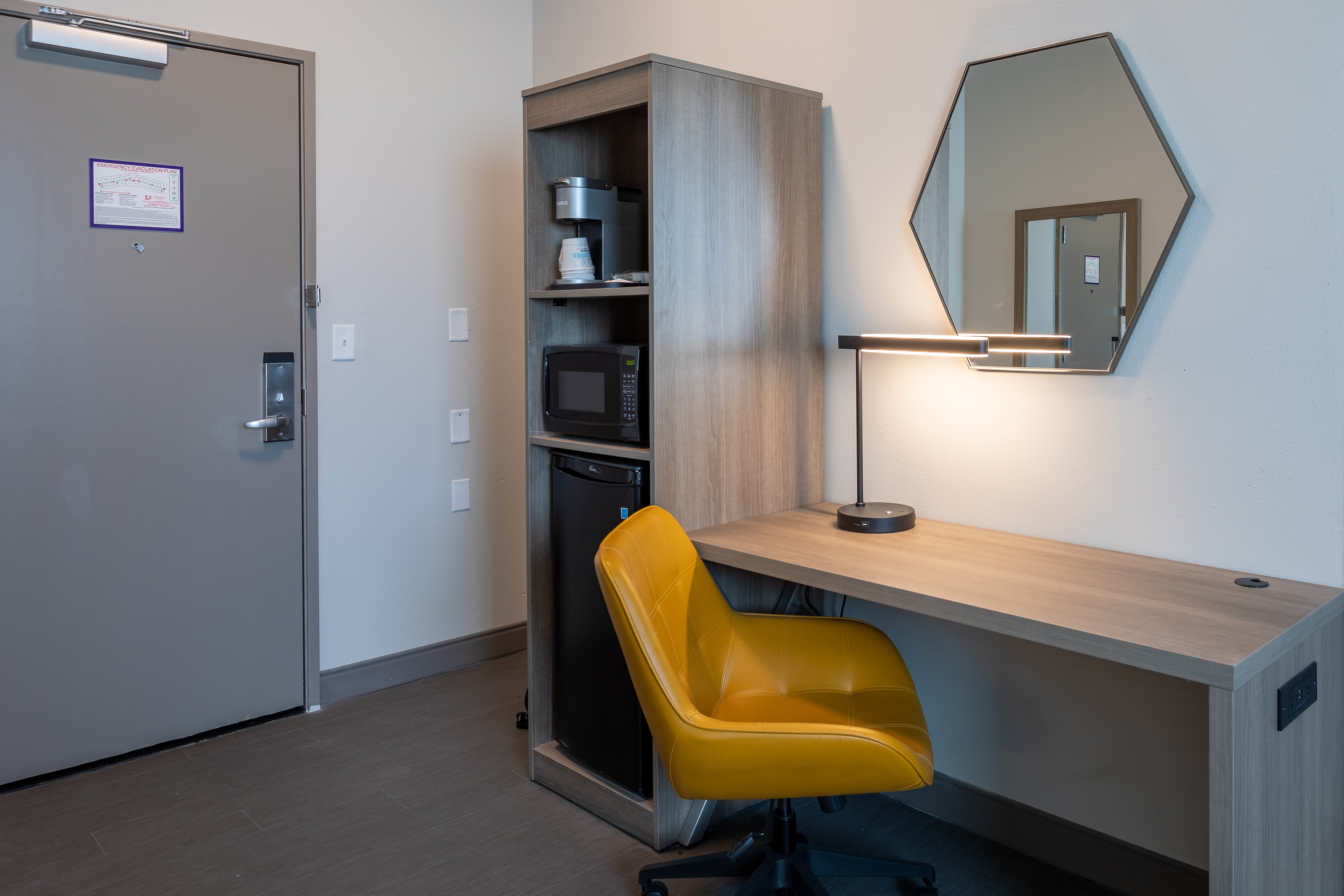 HOLIDAY INN EXP STES ENGLEWOOD BY I-guestroom-Guest Room.jpg