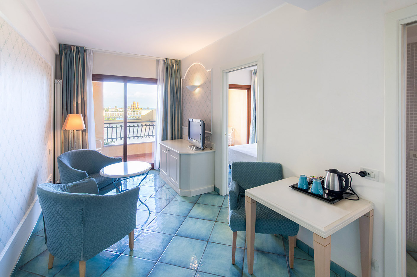 Hotel Santa Gilla-guestroom-Jsuite.jpg