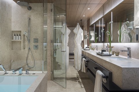 FOUR SEASONS HOTEL OSAKA - Photo 10