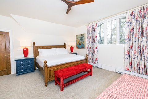 Stonecliffe March Mod Mansion King