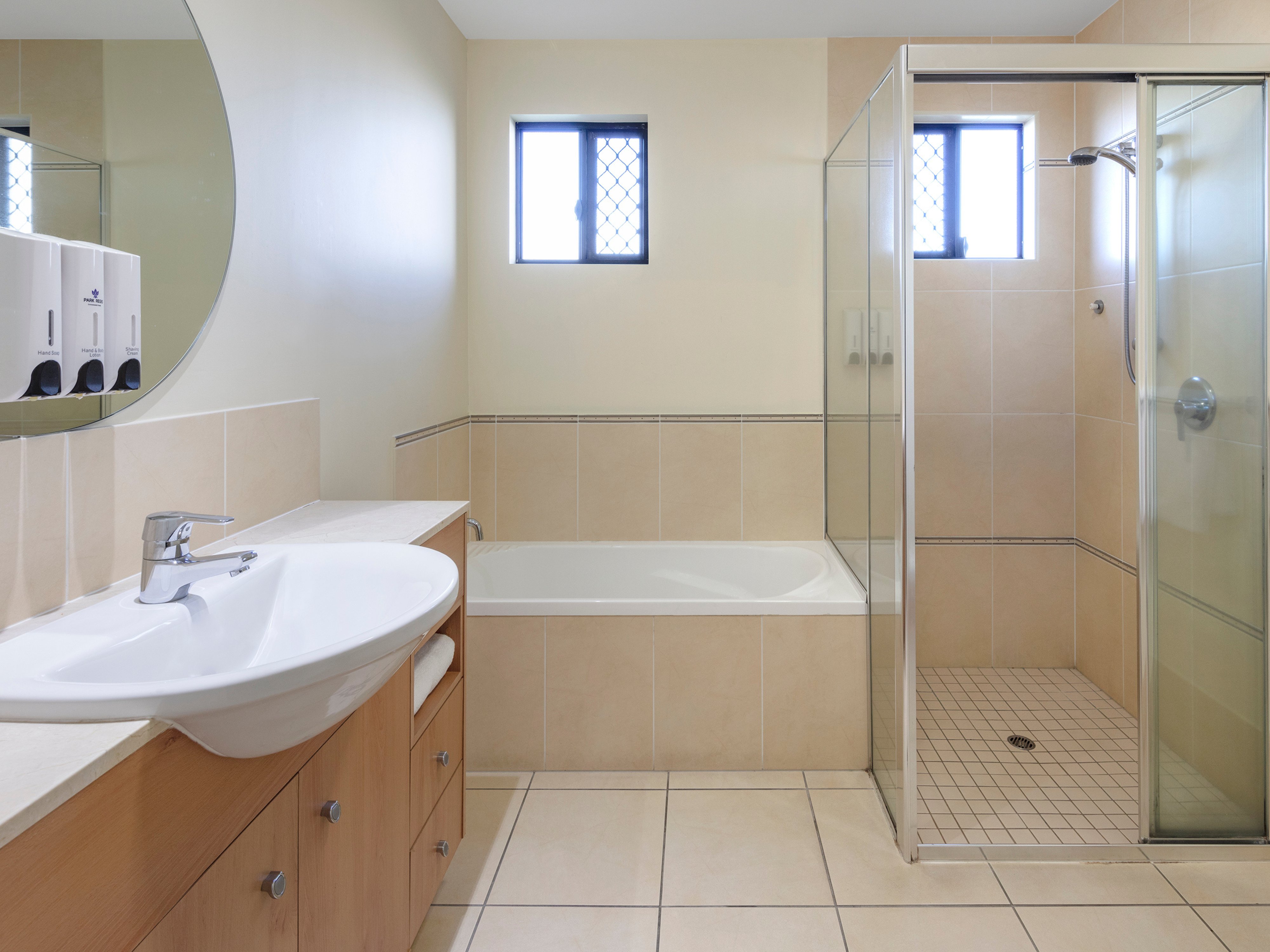 Park Regis Peirmonde Apart-guestroom-Three Bedroom Apartment With Pool View Bathroom.jpg