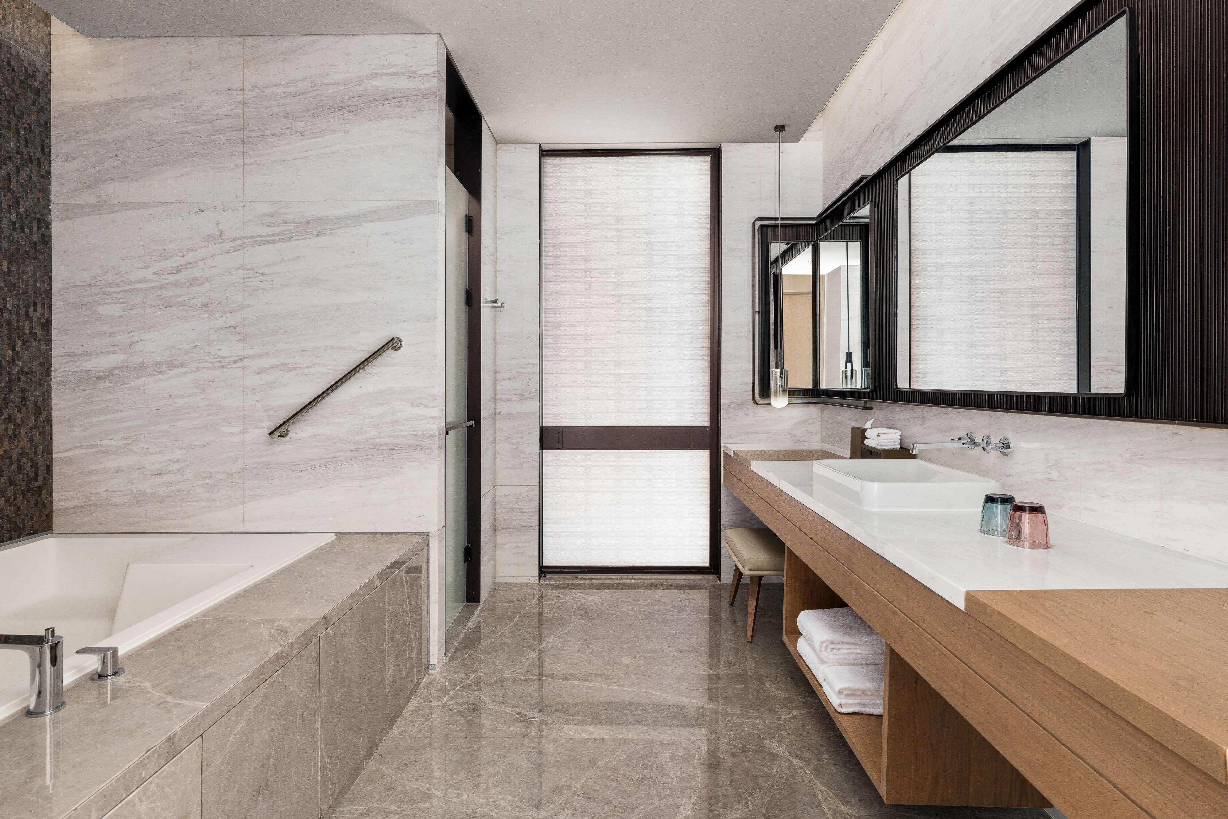 Qingdao Marriott Hotel Jiaozhou-guestroom-Presidential Suite_Bathroom.jpg