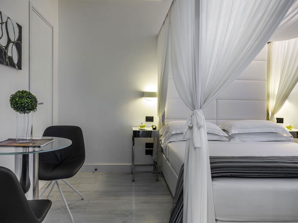 NAPOLI PALACE HOTEL-guestroom-Suiteclassic.jpg