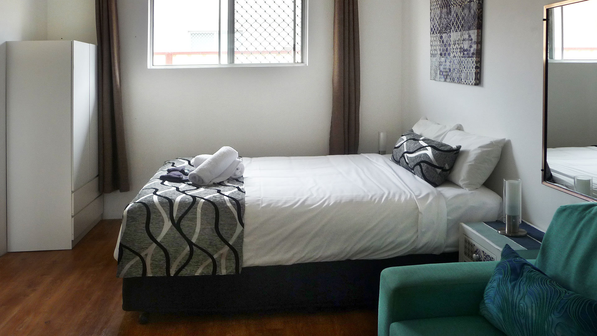 FORSTER AND WALLIS LAKE MOTEL-guestroom-Deluxe Queen Room.jpg