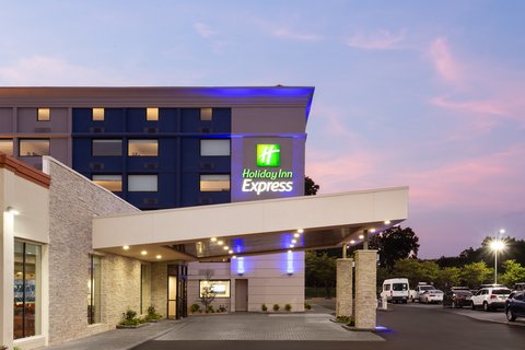 For business or leisure travel, a warm welcome awaits you! 