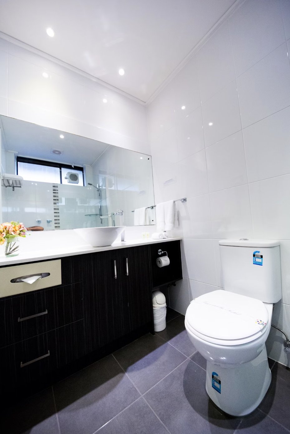 Sandown Regency-guestroom-Executive Deluxe Bathroom.jpg
