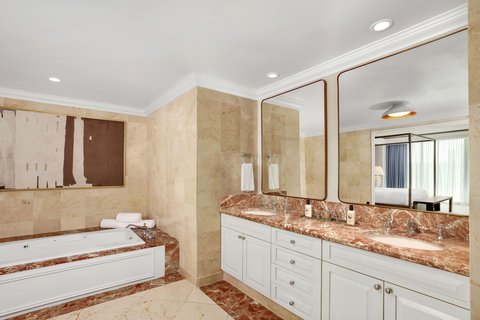 THE RITZ-CARLTON COCONUT GROVE MIAMI - Photo 17