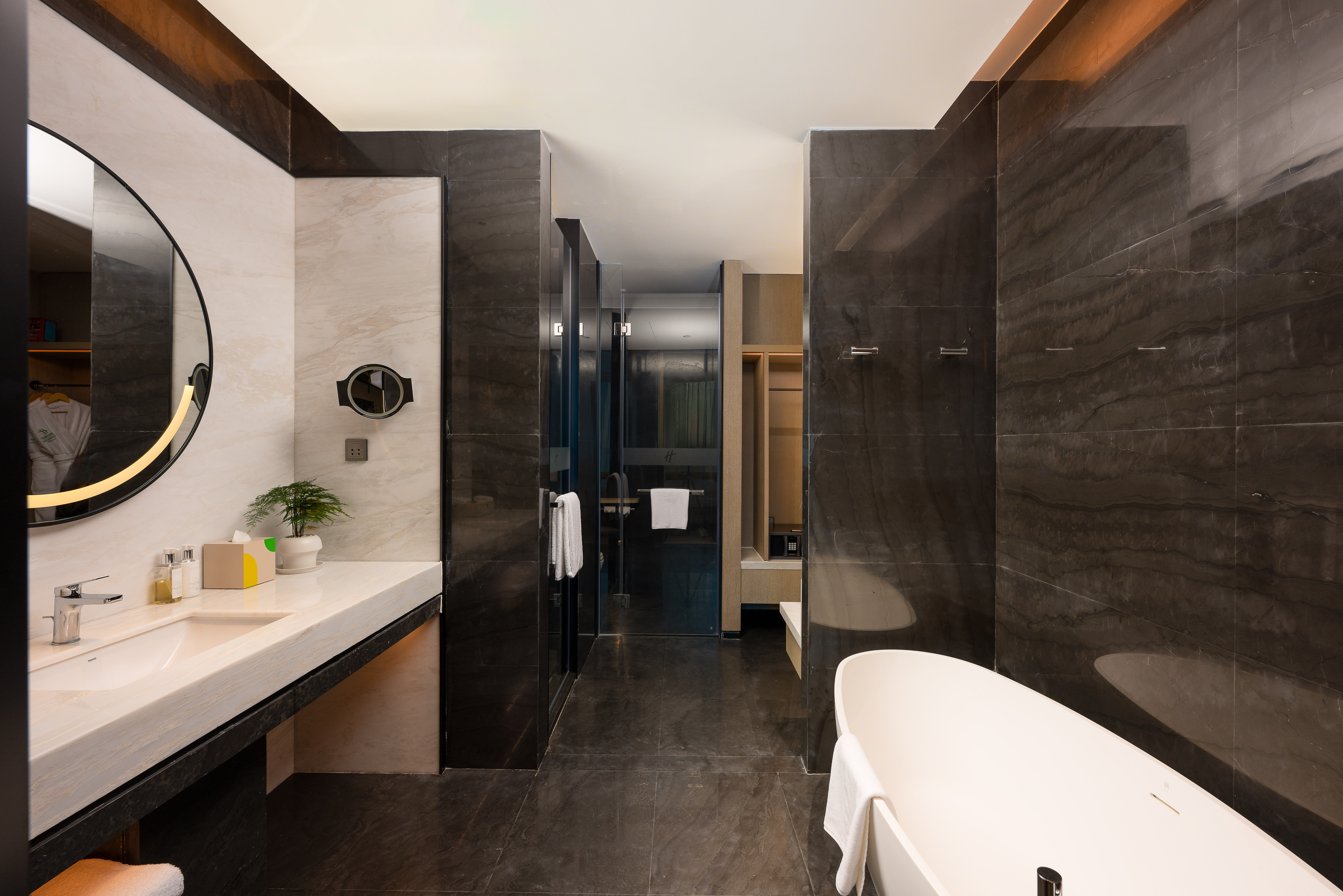 HOLIDAY INN DATA VALLEY BY IHG-guestroom-King Bedroom Suite Kids Theme.jpg