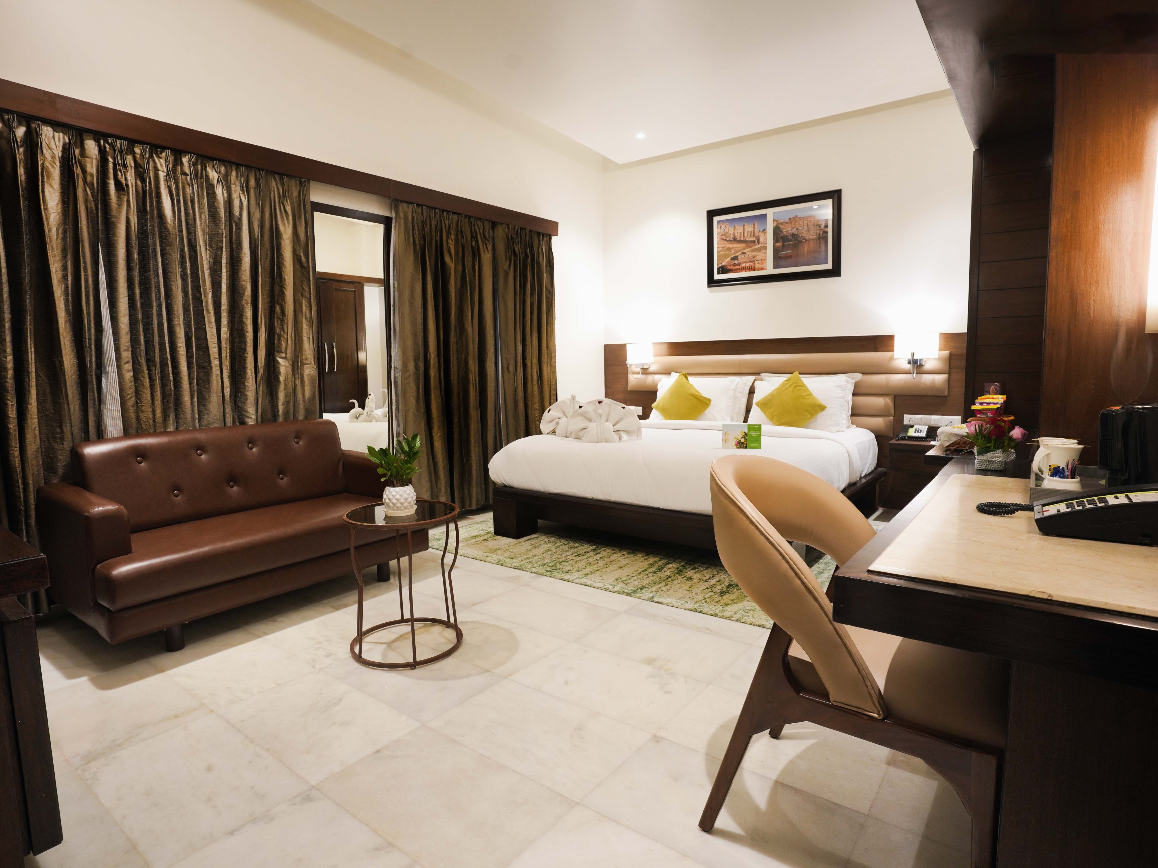 Leisure Inn Grand Chanakya-guestroom-Leisure Inn Grand Chanakya Grand Chanakya Suite Double.jpg
