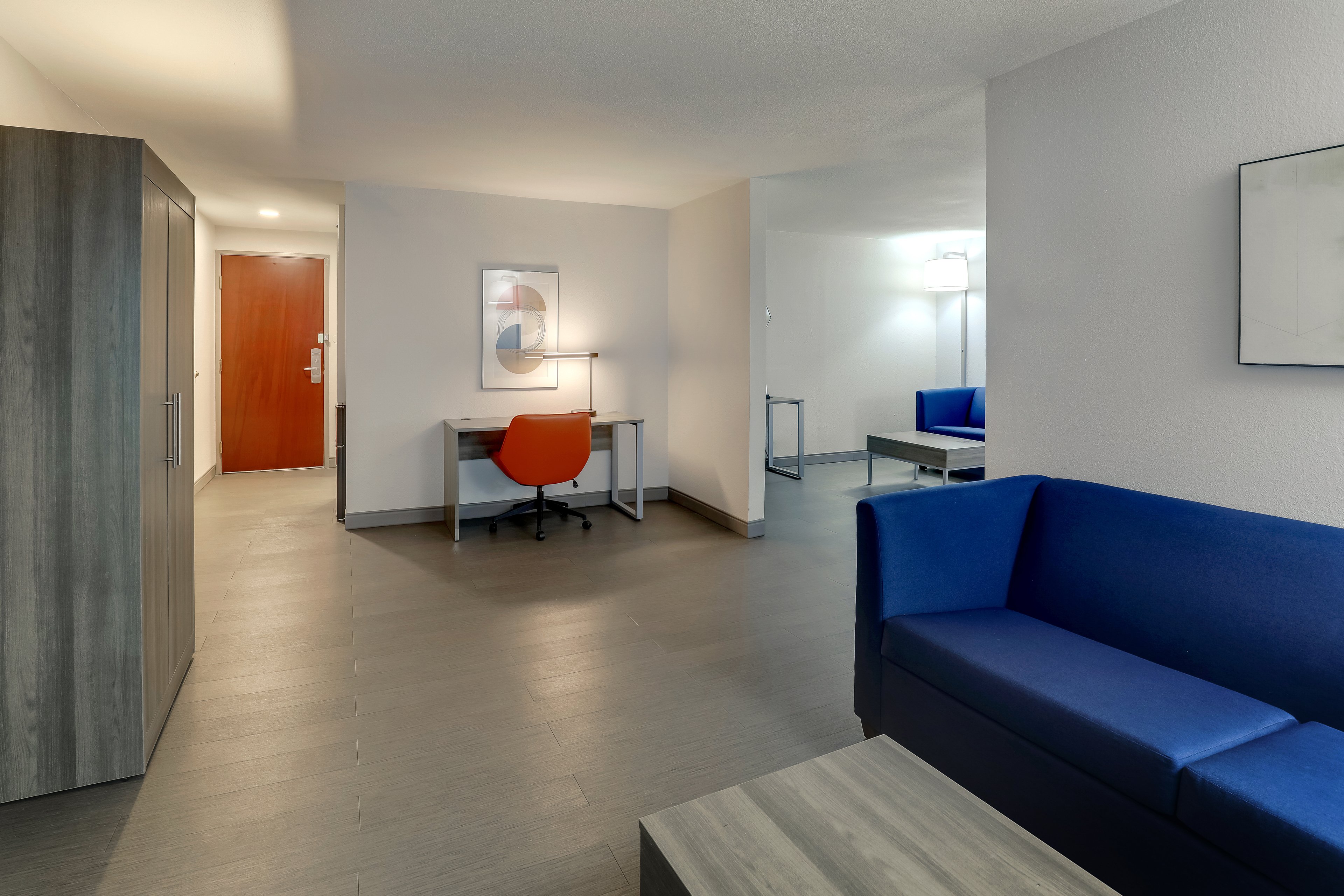 HOLIDAY INN EXP NICHOLASVILLE BY IH-guestroom-Suite.jpg