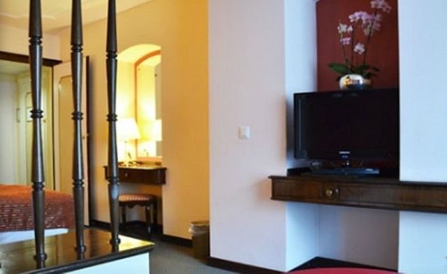 ATHMOS HOTEL CENTER-guestroom-JUNIOR SUITE.jpg