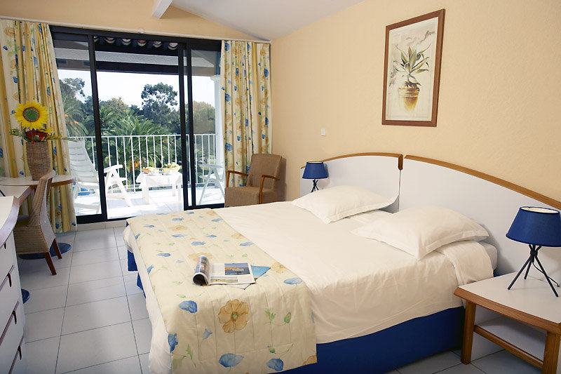 HOTEL DU SOLEIL DE SAINT TROPEZ-guestroom-HOTEL SOLEIL DE ST TROPEZ (Standard room).jpg