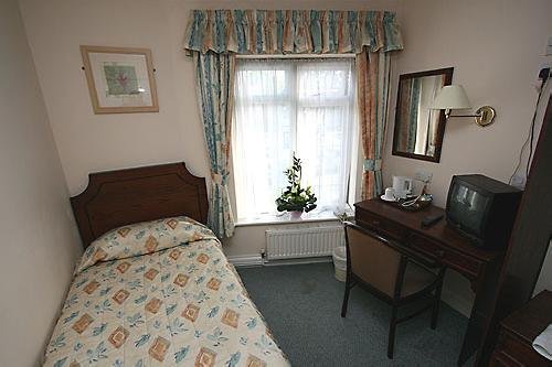 Warren Lodge Hotel-guestroom-Standard Single Room.jpg