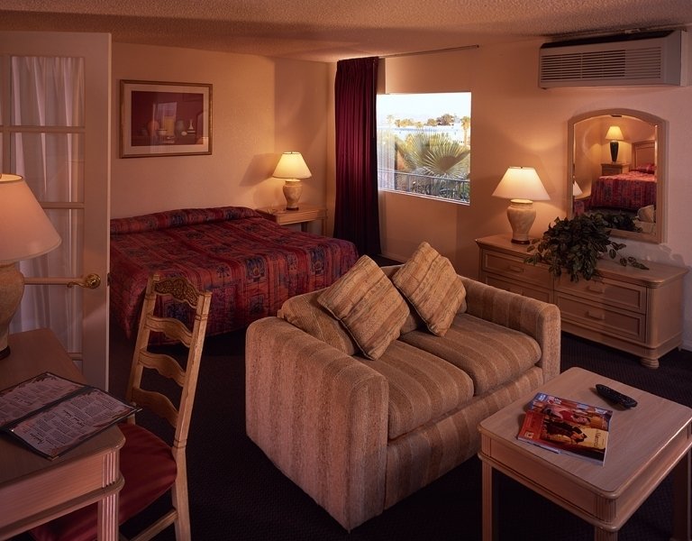 Desert Hot Springs Spa Hotel-guestroom-DHS SUITE.jpg