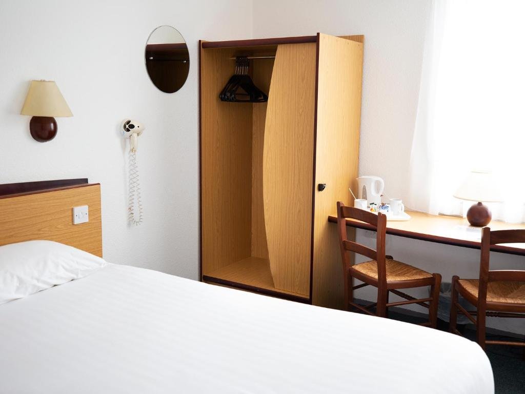The Reston Hotel-guestroom-AGH Classic Double Room.jpg
