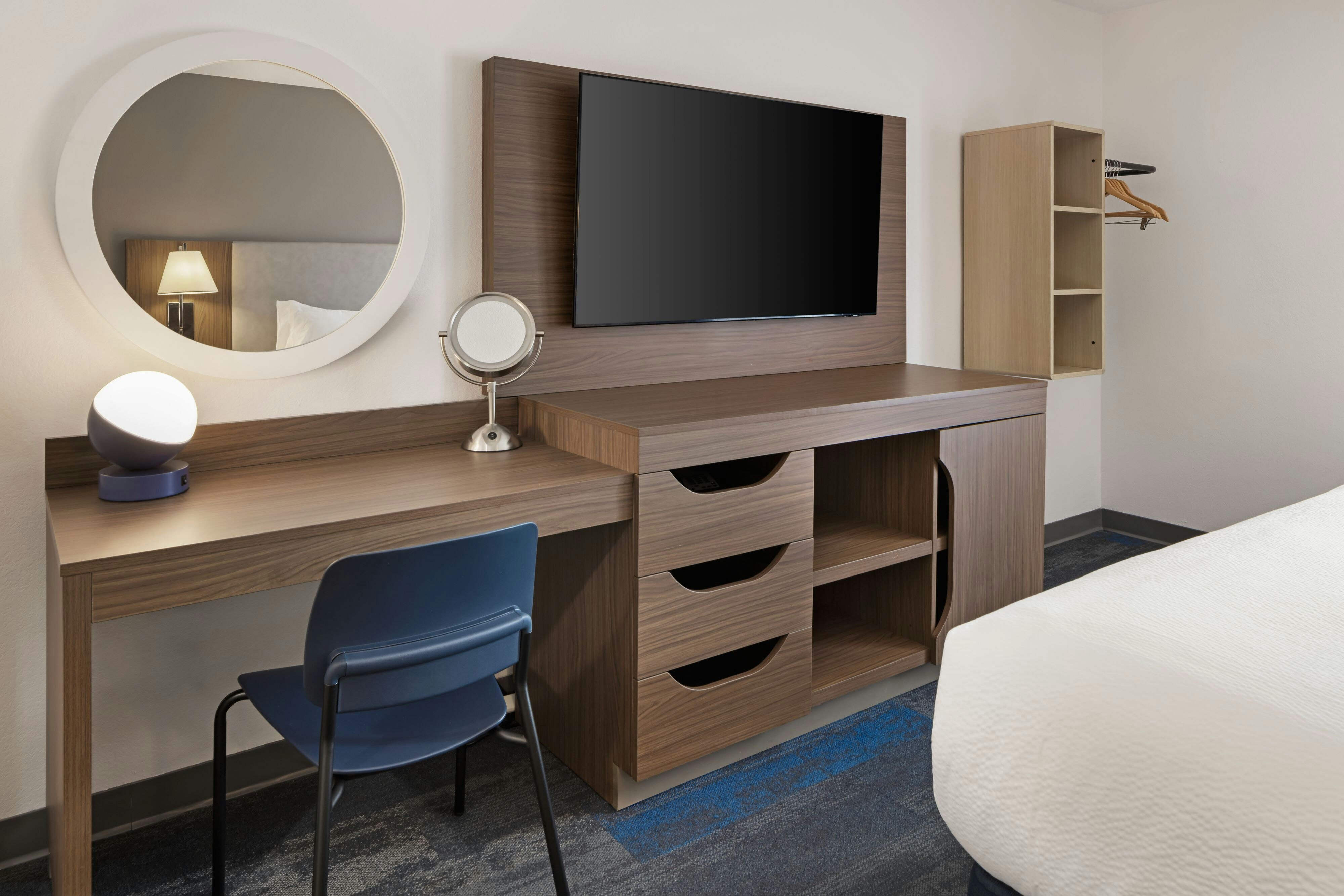 City Express by Marriott Santa Ana-Orange County Airport-guestroom-Guest Room Desk Area.jpg