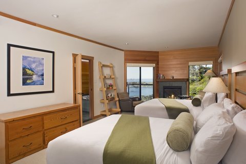 West Queen Deluxe Room