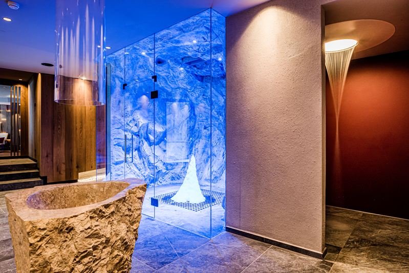 Hotel Granbaita-guestroom-Snow Shower.jpg