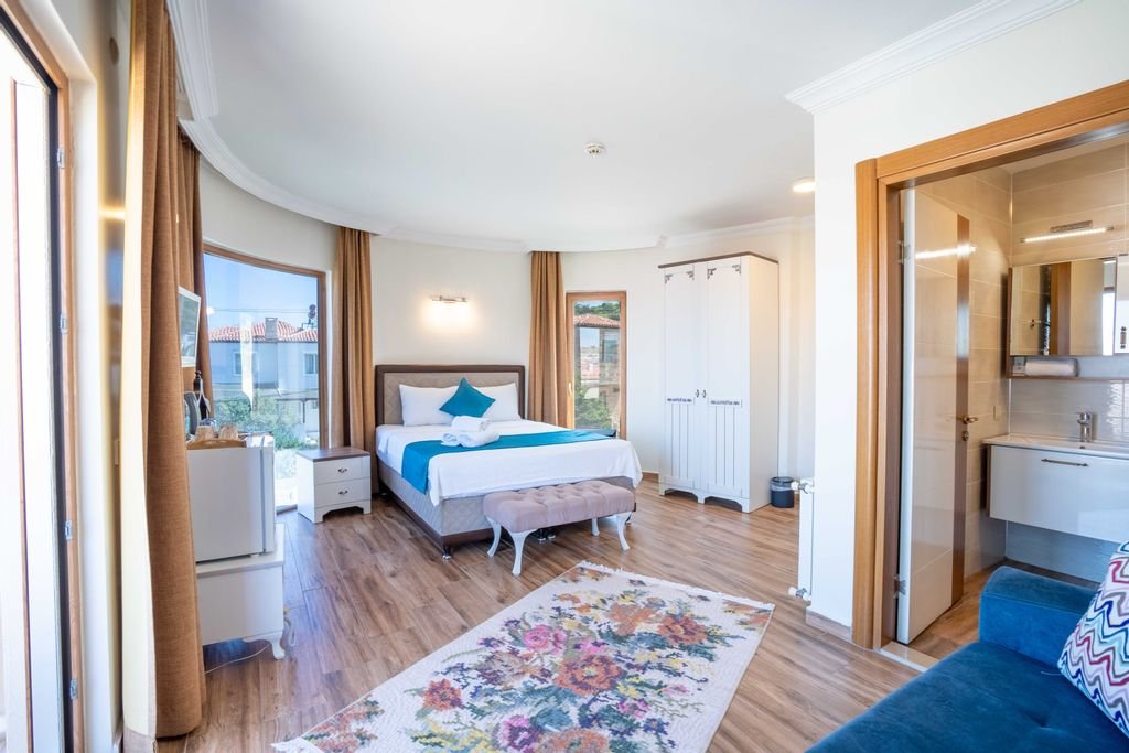 Cunda Giritlioglu Otel-guestroom-bedc.jpg