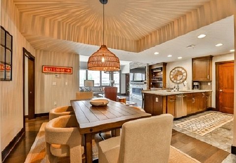 WC 402 Dining Room