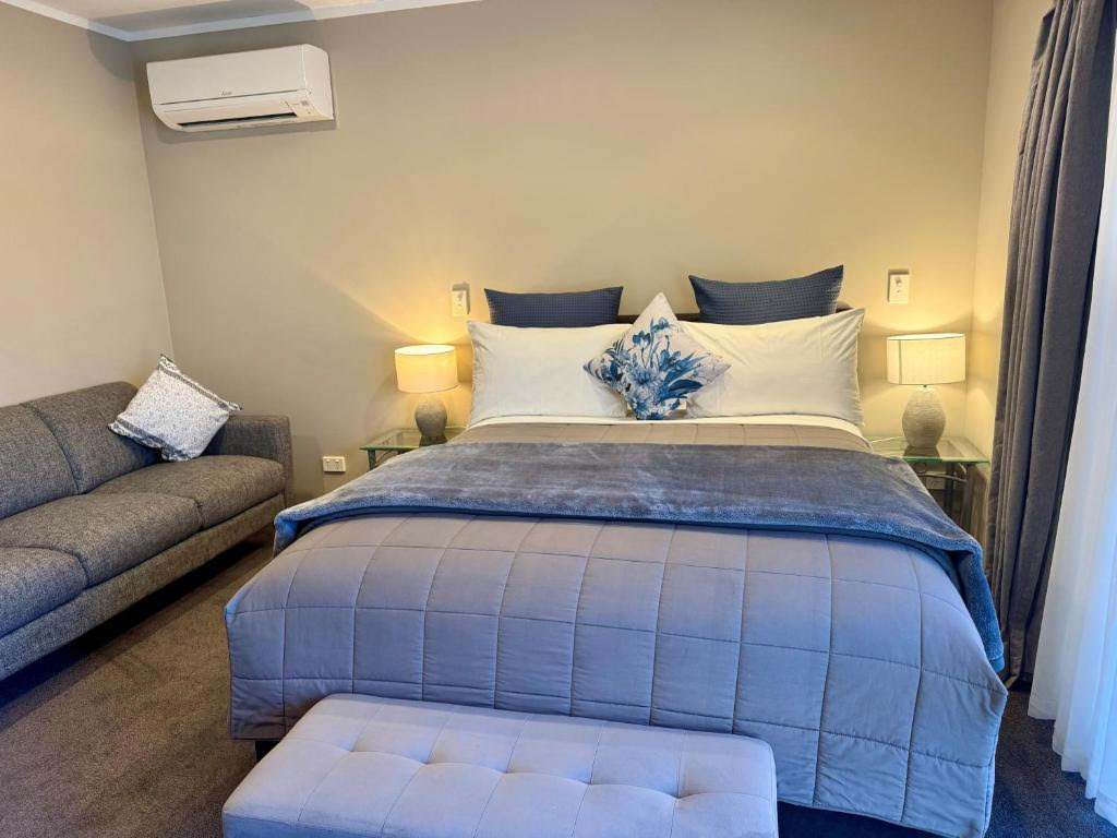 Ashbrook Motel Taupo-guestroom-Standard One Bedroom.jpg