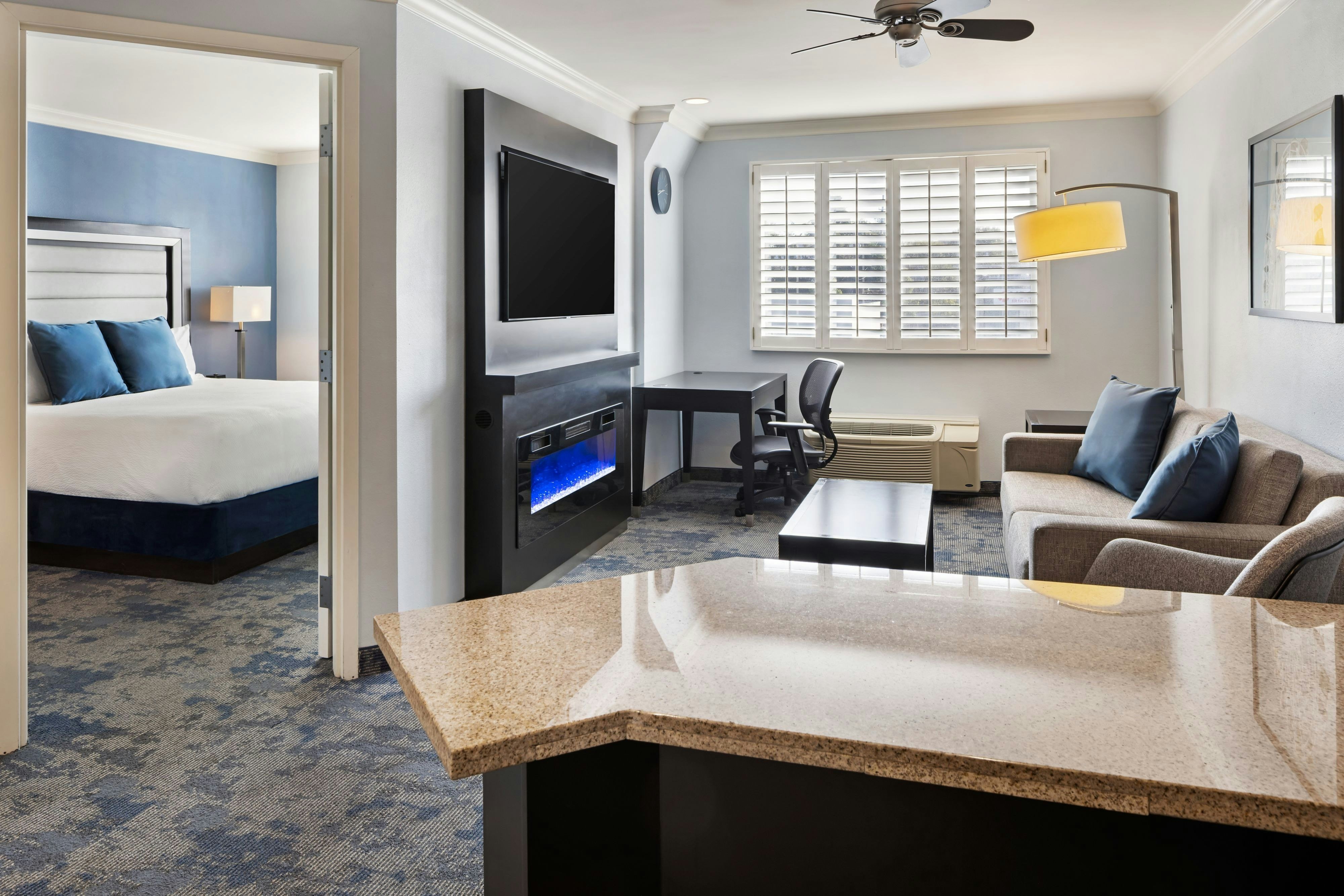 City Express by Marriott Manhattan Beach-guestroom-One-Bedroom King Suite.jpg