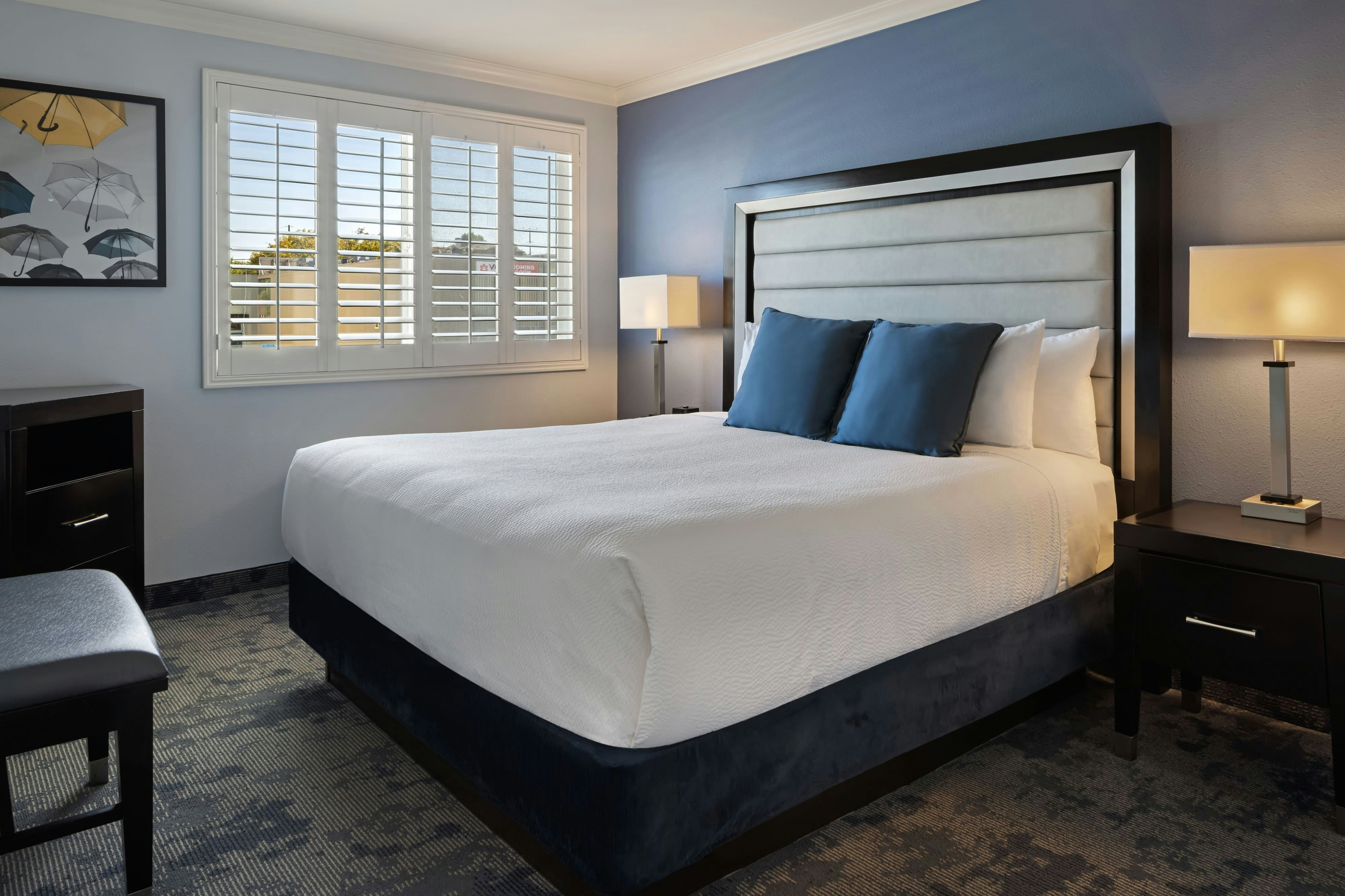 City Express by Marriott Manhattan Beach-guestroom-One Bedroom King Bed .jpg