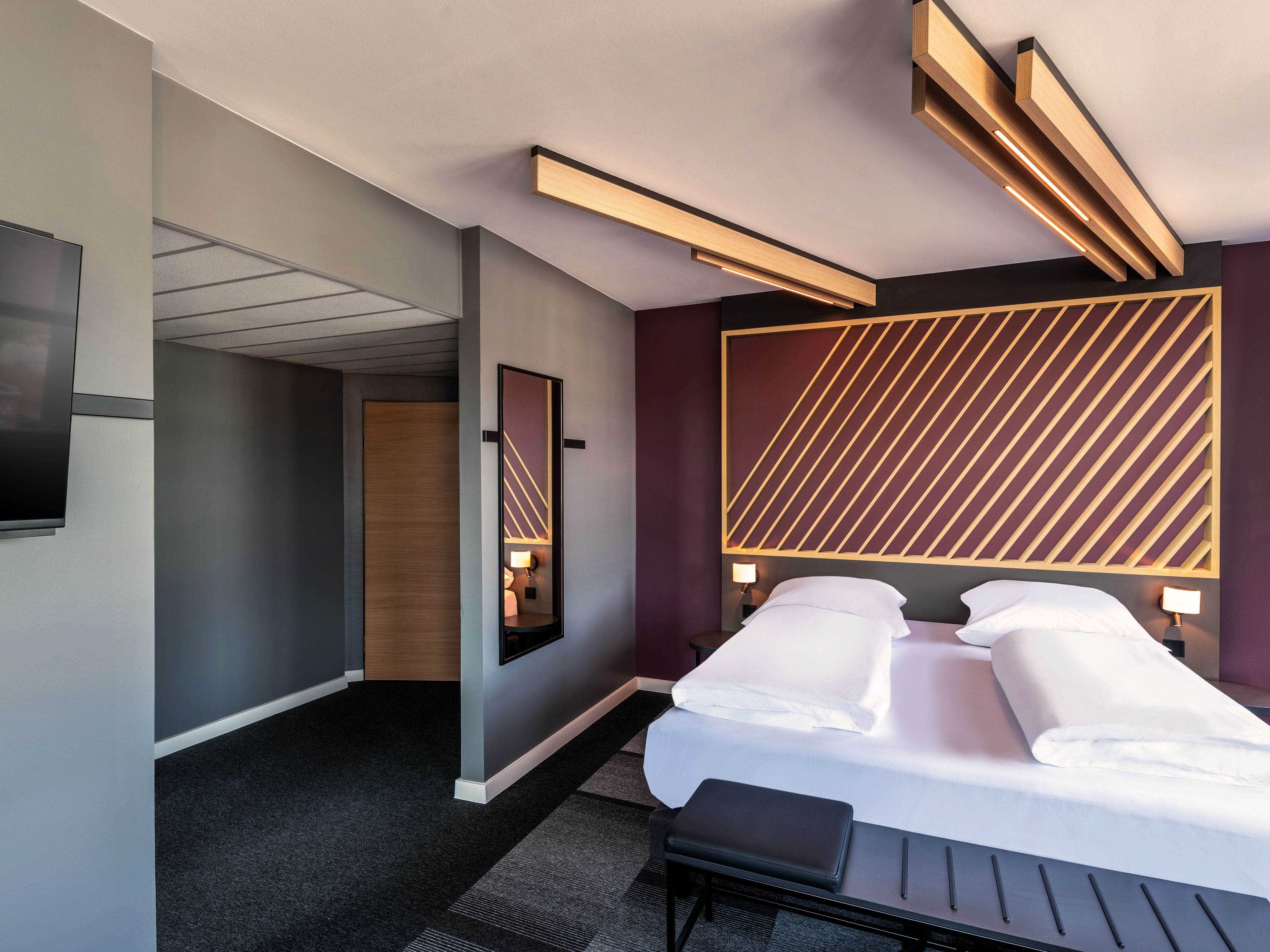 B&B HOTEL WURZBURG ALTSTADT-guestroom-Superior Room.jpg