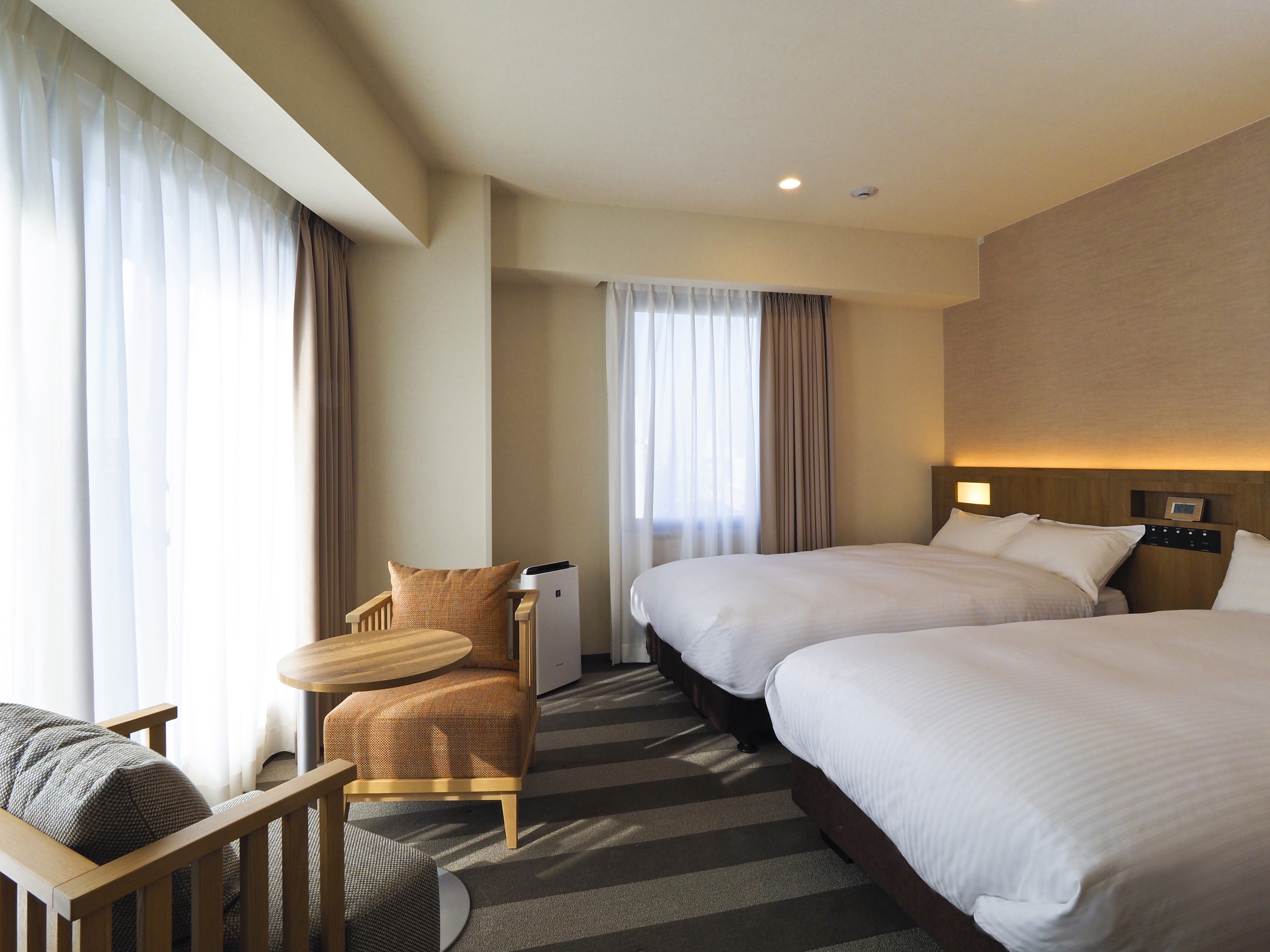 VILLAGE HOTEL YOKOHAMA-guestroom-Deluxe adjusted.jpg