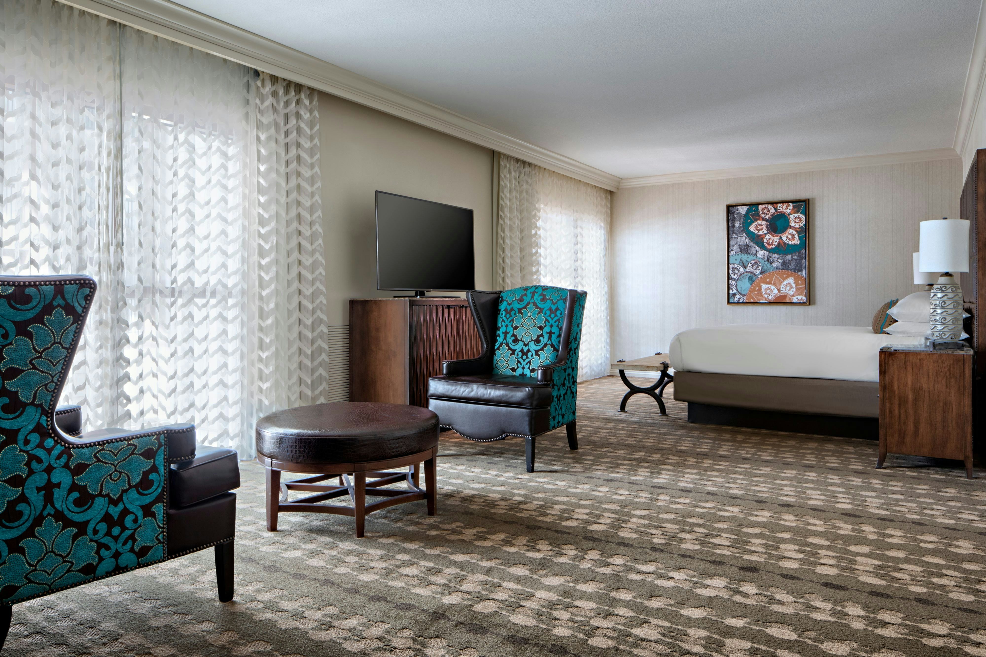 Gaylord Texan Resort and Convention Center-guestroom-Deluxe Suite Bedroom KSTE.jpg