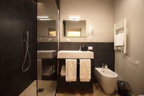 ART Suite Bathroom