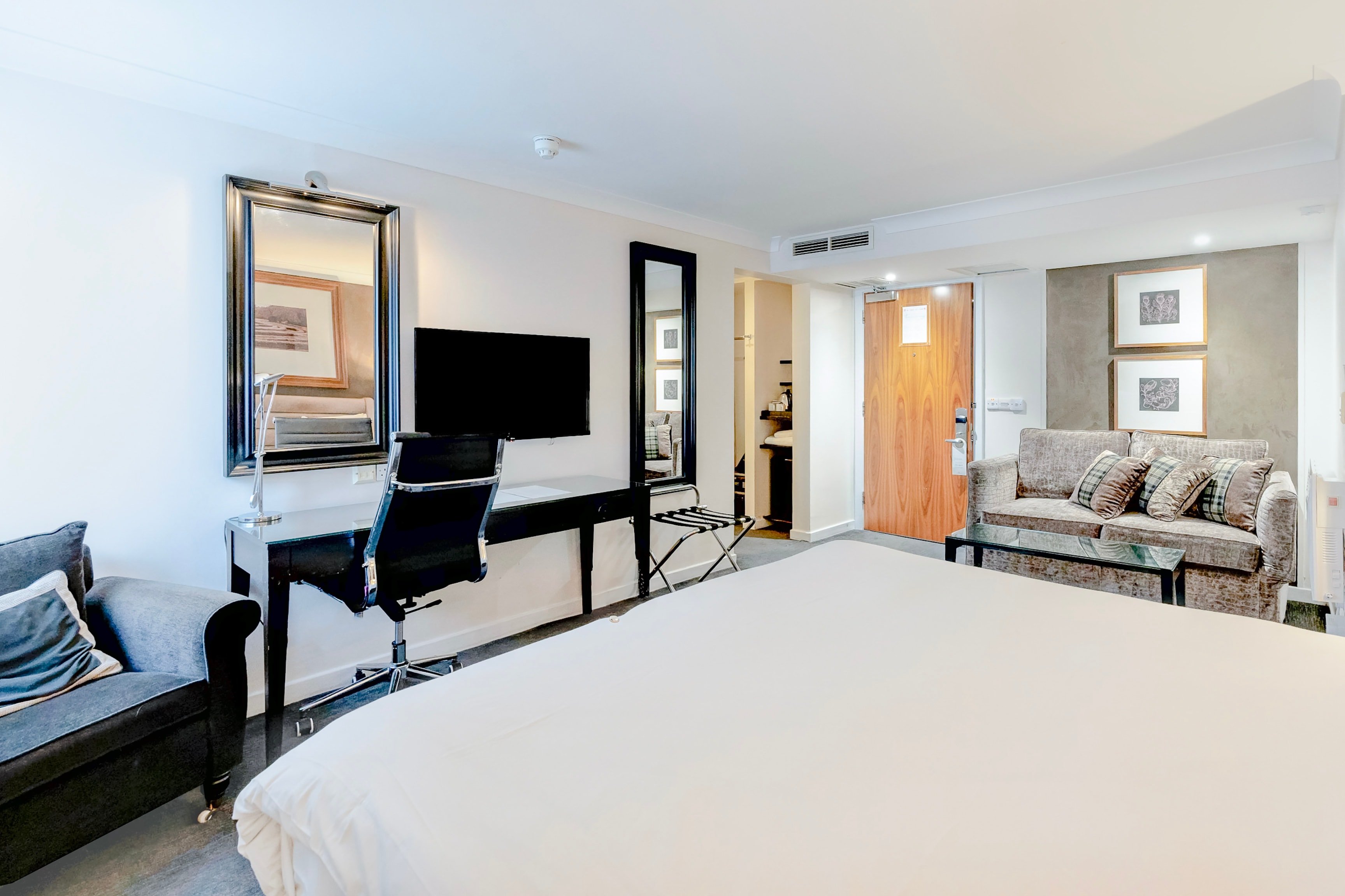 The Landmark Hotel and Spa-guestroom-Room.jpg